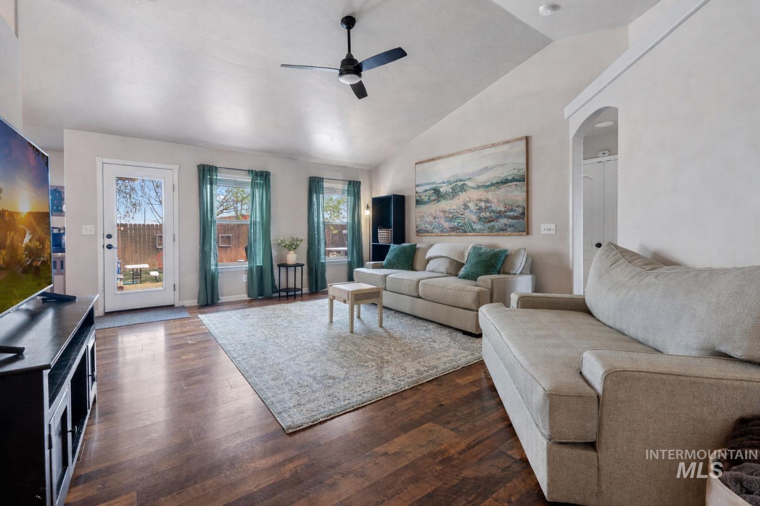 448 Meadowlark Way, Twin Falls, Idaho 83301-6882, 3 Bedrooms, 2 Bathrooms, Residential For Sale, Price $359,900,MLS 98980221