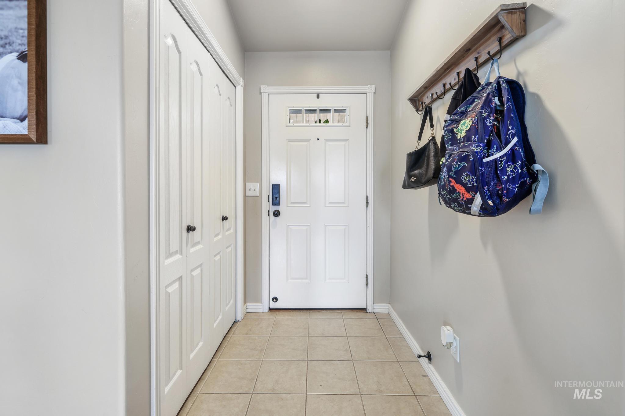 448 Meadowlark Way, Twin Falls, Idaho 83301-6882, 3 Bedrooms, 2 Bathrooms, Residential For Sale, Price $359,900,MLS 98980221