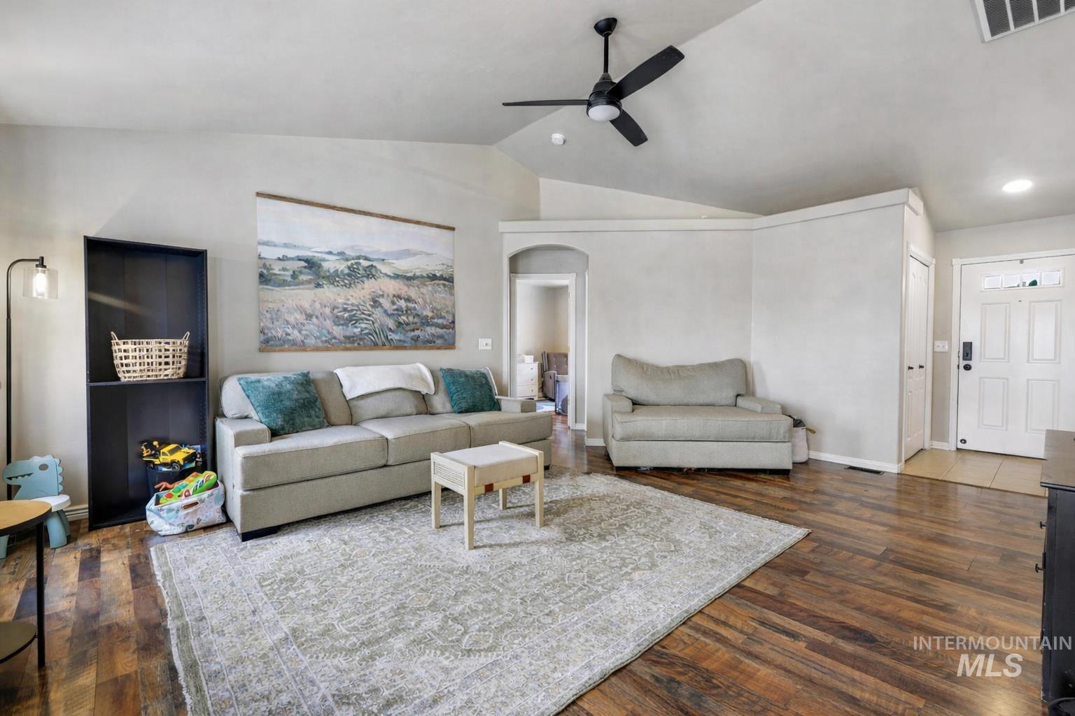 448 Meadowlark Way, Twin Falls, Idaho 83301-6882, 3 Bedrooms, 2 Bathrooms, Residential For Sale, Price $359,900,MLS 98980221