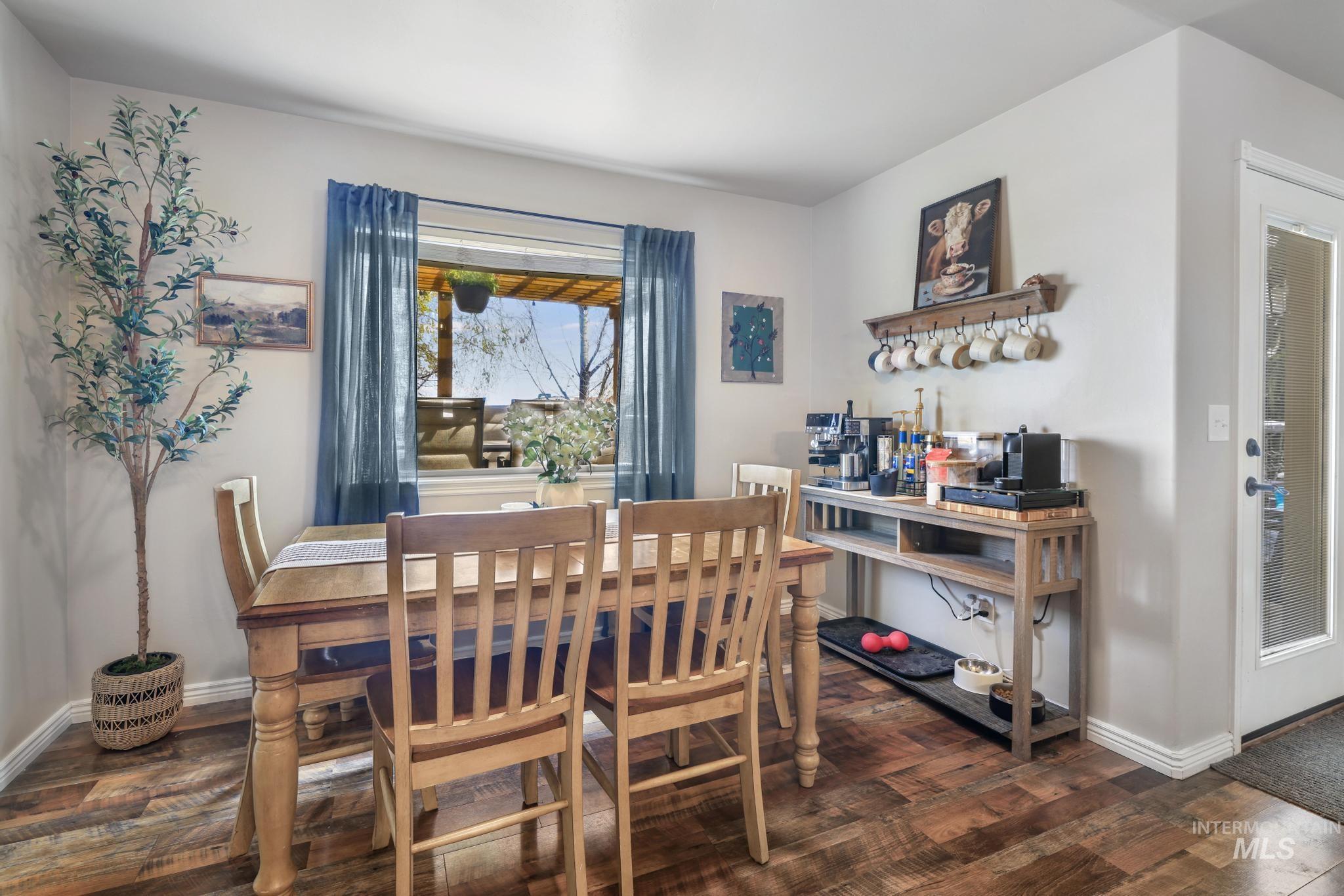 448 Meadowlark Way, Twin Falls, Idaho 83301-6882, 3 Bedrooms, 2 Bathrooms, Residential For Sale, Price $359,900,MLS 98980221