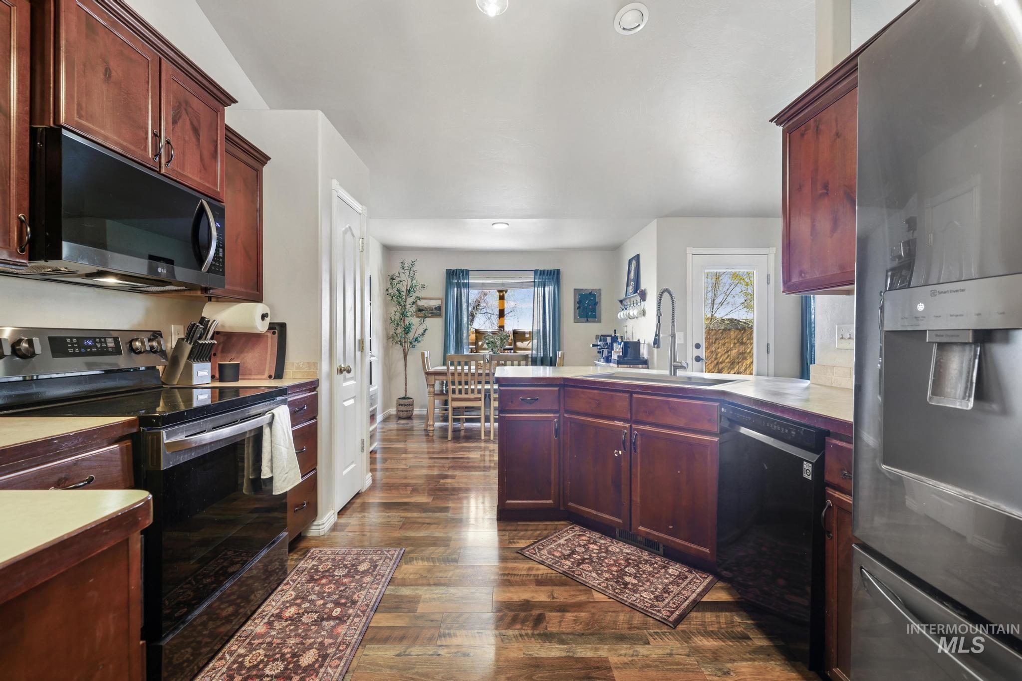 448 Meadowlark Way, Twin Falls, Idaho 83301-6882, 3 Bedrooms, 2 Bathrooms, Residential For Sale, Price $359,900,MLS 98980221