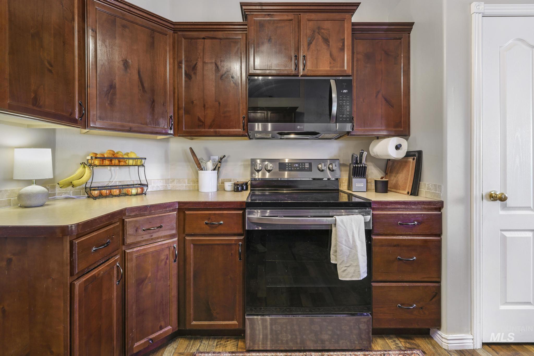 448 Meadowlark Way, Twin Falls, Idaho 83301-6882, 3 Bedrooms, 2 Bathrooms, Residential For Sale, Price $359,900,MLS 98980221