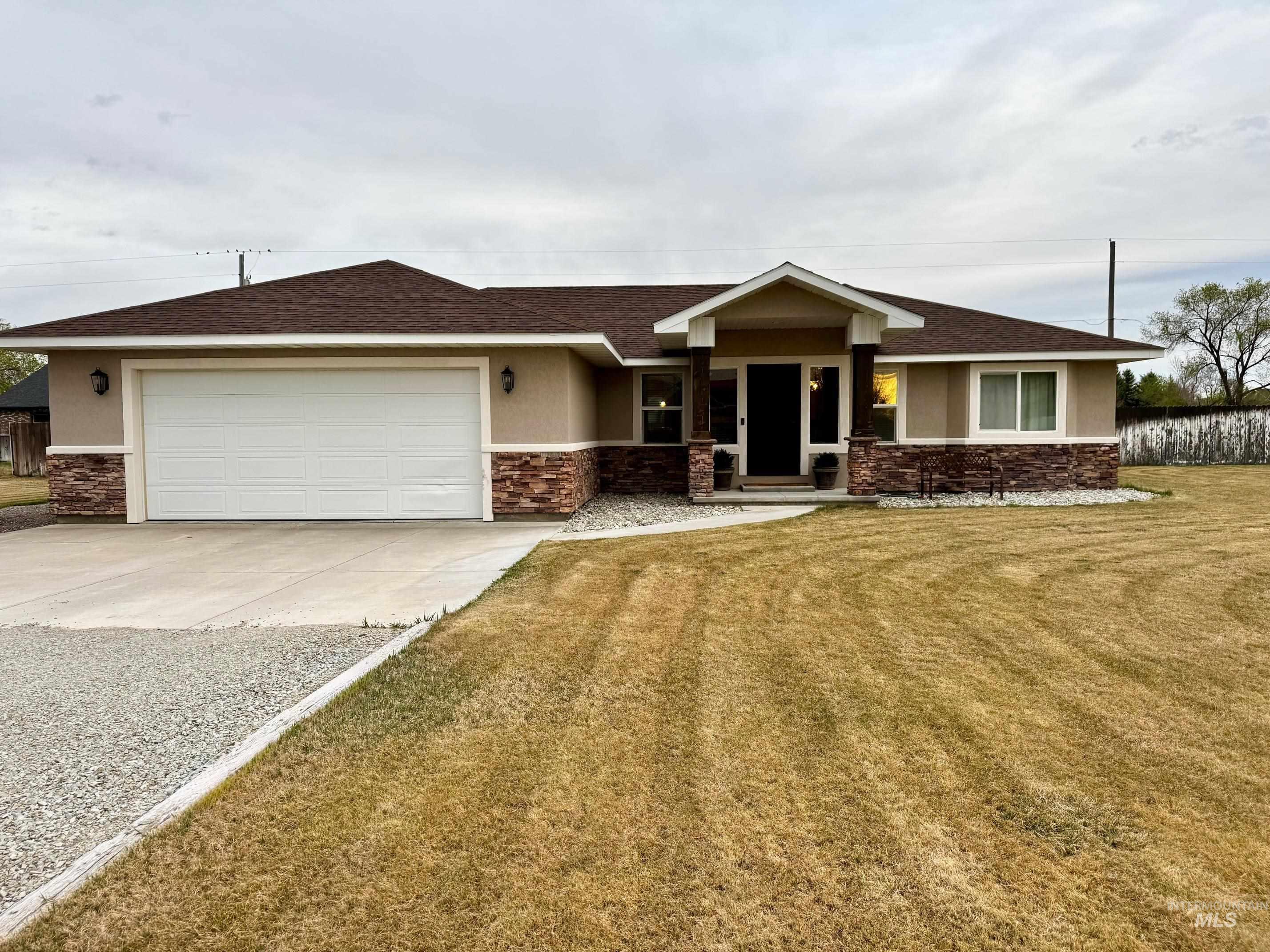 114 Apple Blossom Dr, Rupert, Idaho 83350, 3 Bedrooms, 2 Bathrooms, Residential For Sale, Price $380,000,MLS 98980222