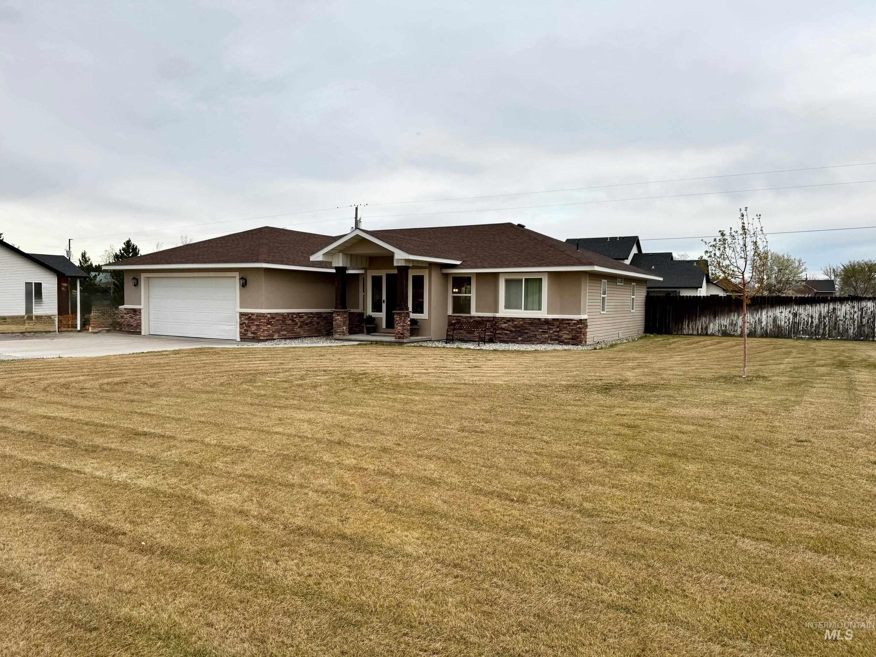 114 Apple Blossom Dr, Rupert, Idaho 83350, 3 Bedrooms, 2 Bathrooms, Residential For Sale, Price $380,000,MLS 98980222