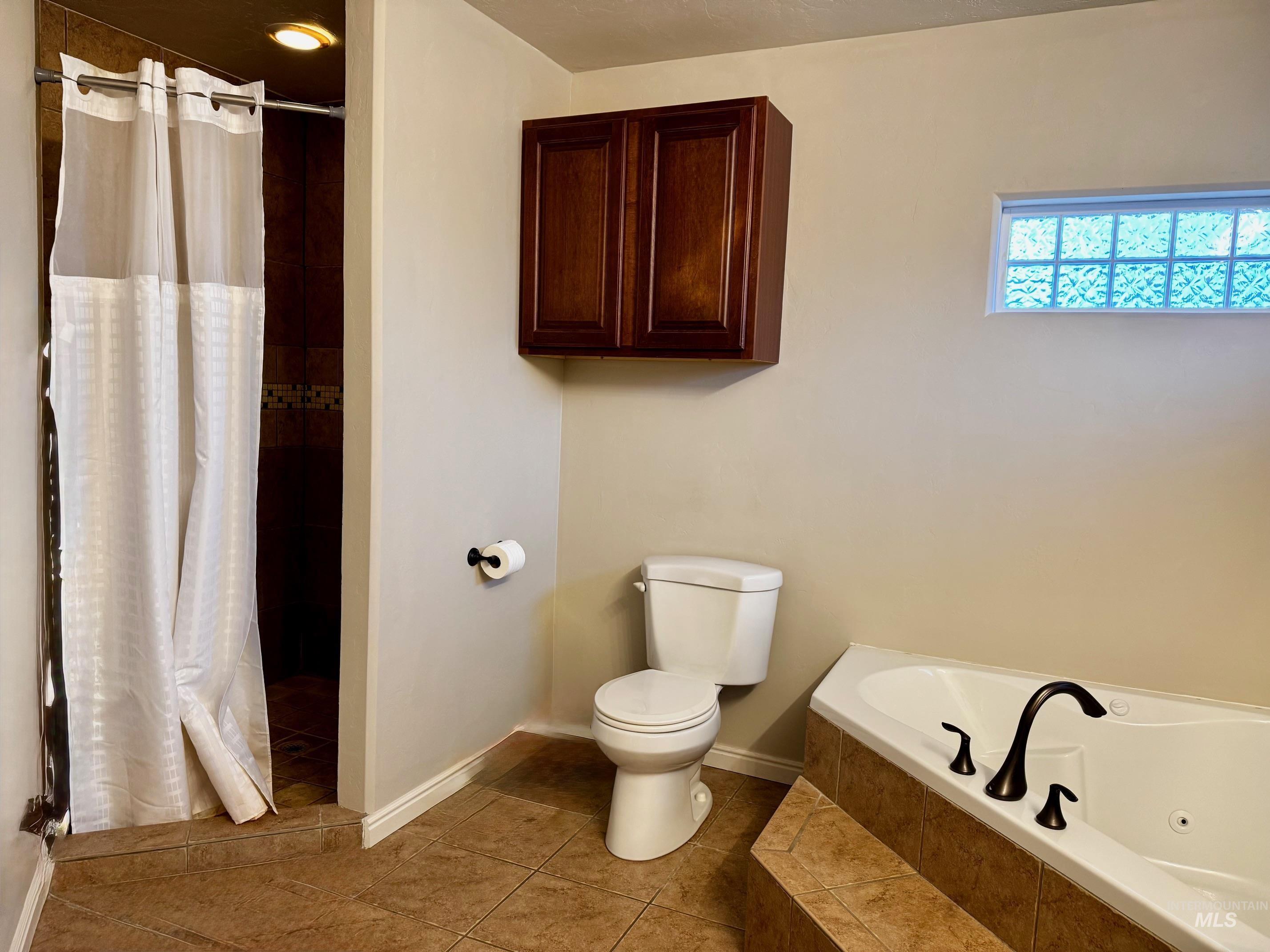 114 Apple Blossom Dr, Rupert, Idaho 83350, 3 Bedrooms, 2 Bathrooms, Residential For Sale, Price $380,000,MLS 98980222