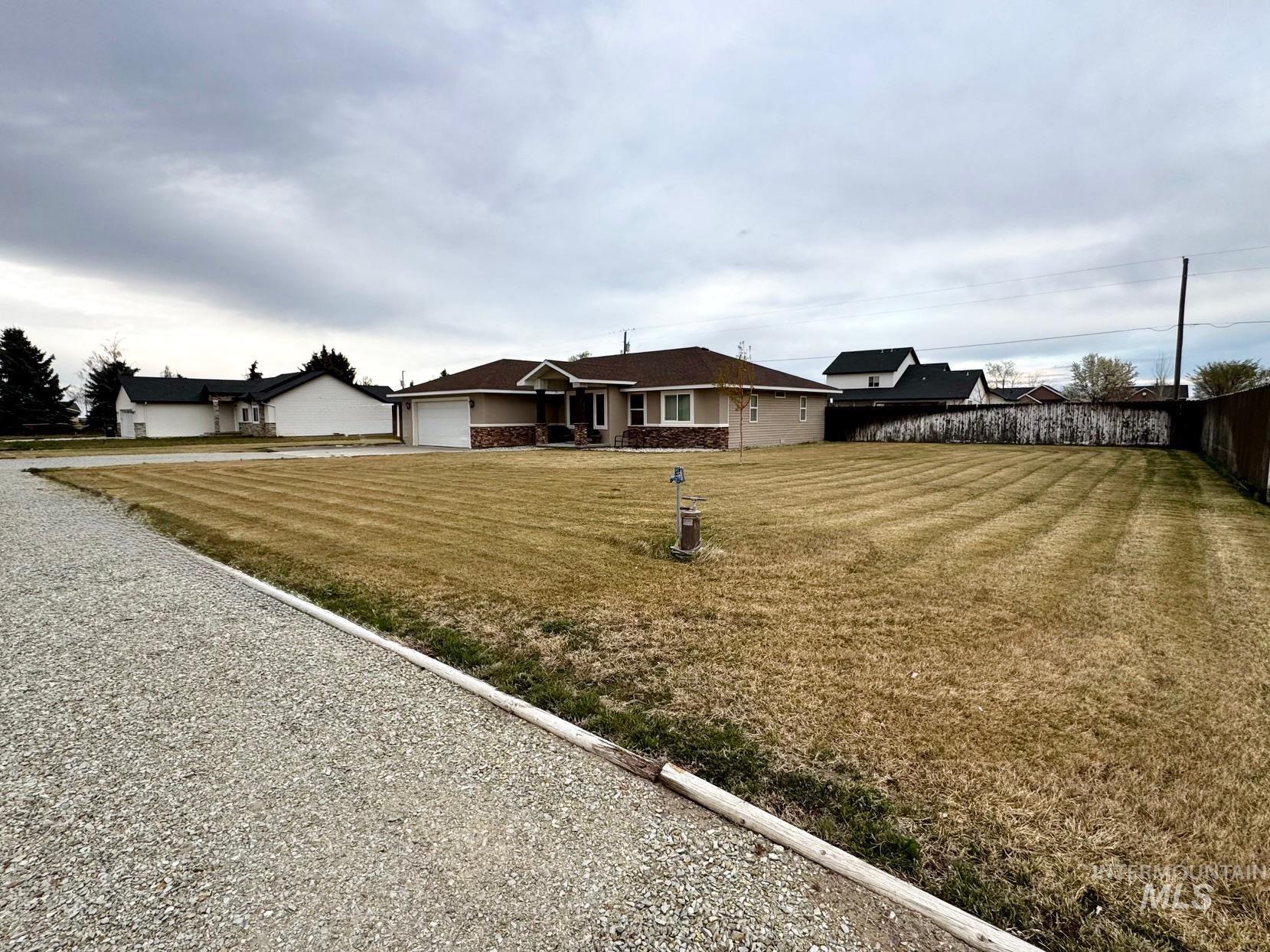 114 Apple Blossom Dr, Rupert, Idaho 83350, 3 Bedrooms, 2 Bathrooms, Residential For Sale, Price $380,000,MLS 98980222