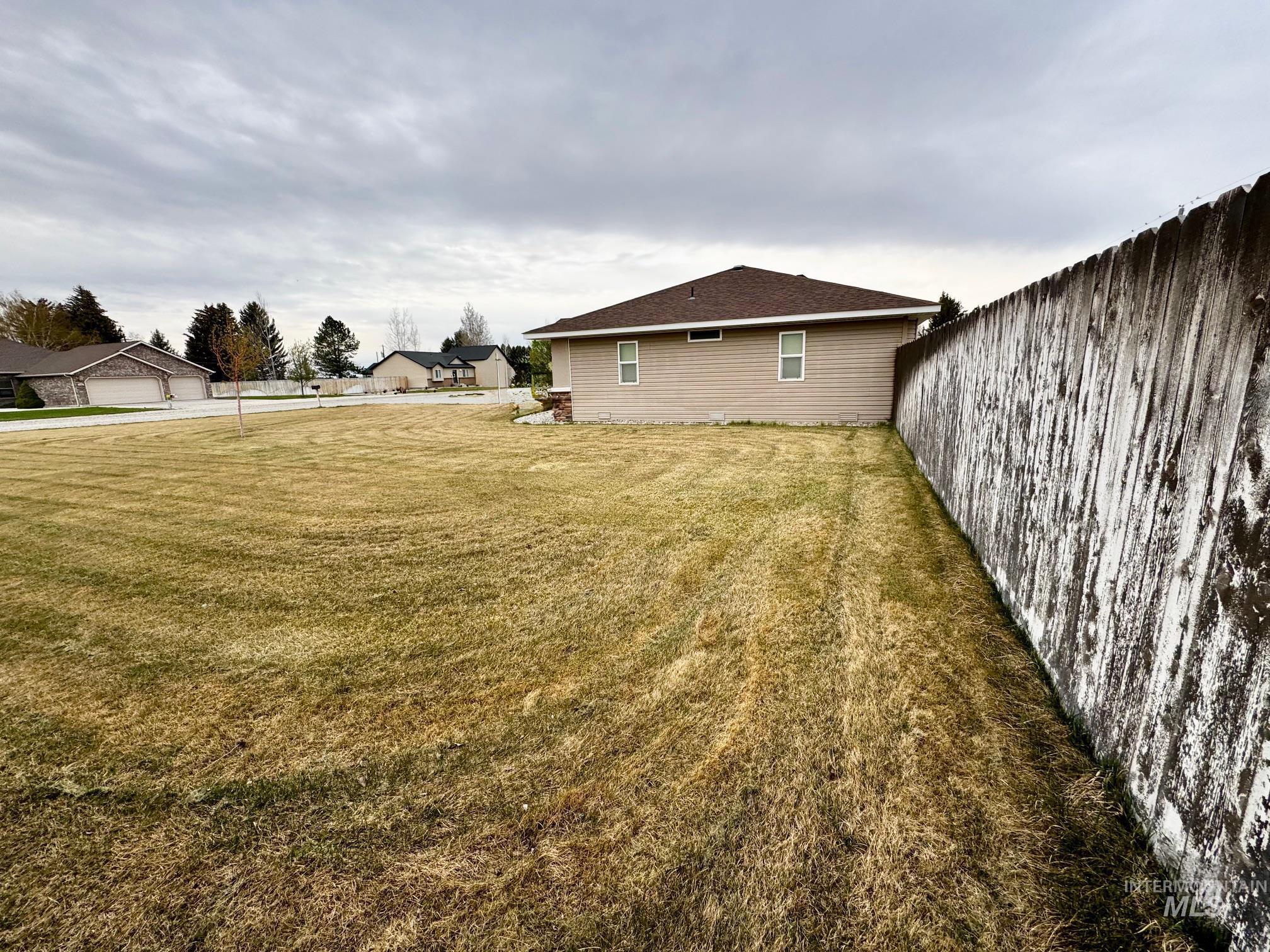 114 Apple Blossom Dr, Rupert, Idaho 83350, 3 Bedrooms, 2 Bathrooms, Residential For Sale, Price $380,000,MLS 98980222