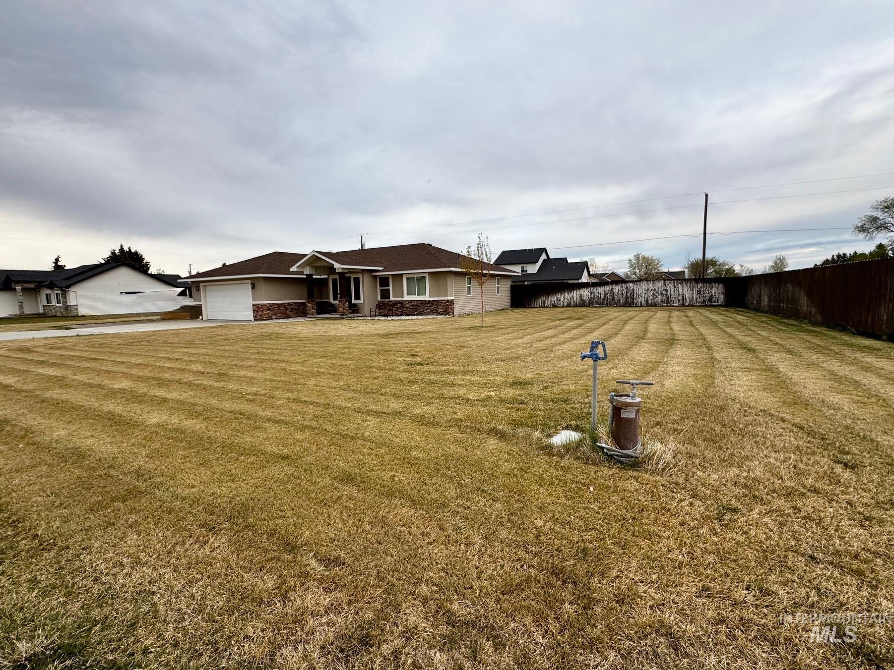 114 Apple Blossom Dr, Rupert, Idaho 83350, 3 Bedrooms, 2 Bathrooms, Residential For Sale, Price $380,000,MLS 98980222