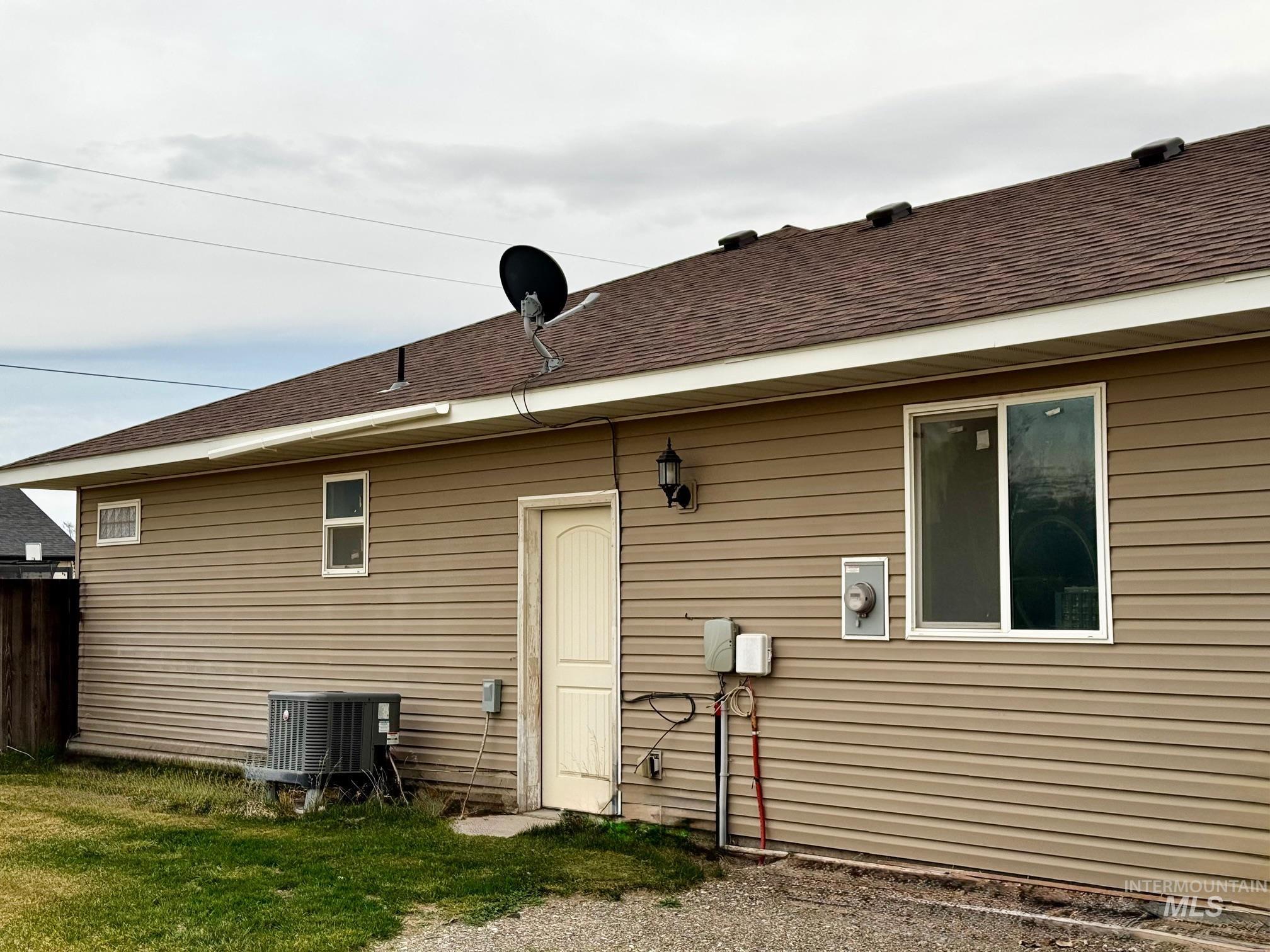 114 Apple Blossom Dr, Rupert, Idaho 83350, 3 Bedrooms, 2 Bathrooms, Residential For Sale, Price $380,000,MLS 98980222