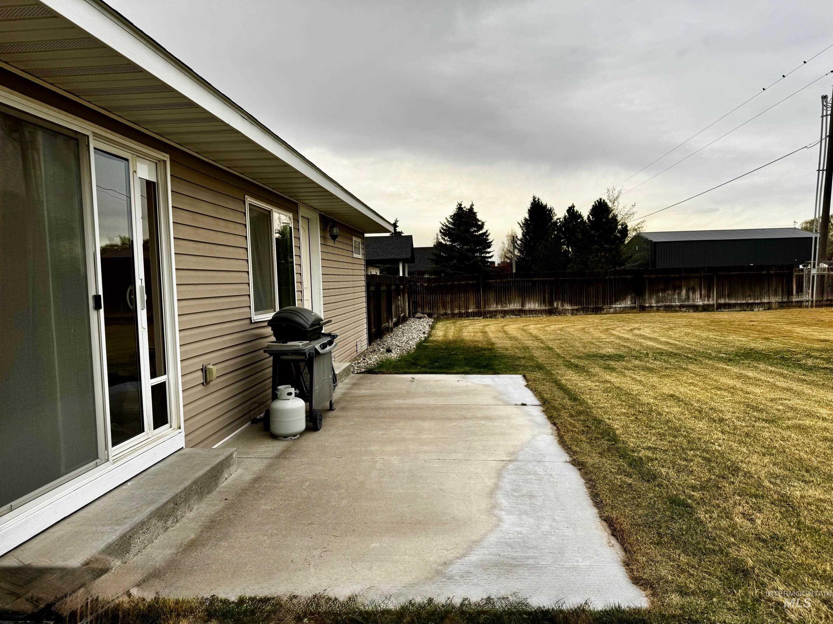 114 Apple Blossom Dr, Rupert, Idaho 83350, 3 Bedrooms, 2 Bathrooms, Residential For Sale, Price $380,000,MLS 98980222