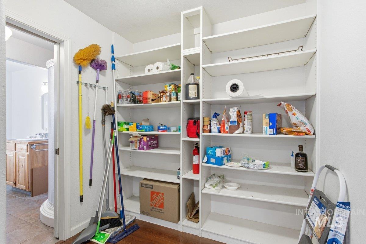 13108 S Madera Pl, Kuna, Idaho 83634-2650, 3 Bedrooms, 4 Bathrooms, Residential For Sale, Price $575,000,MLS 98980223