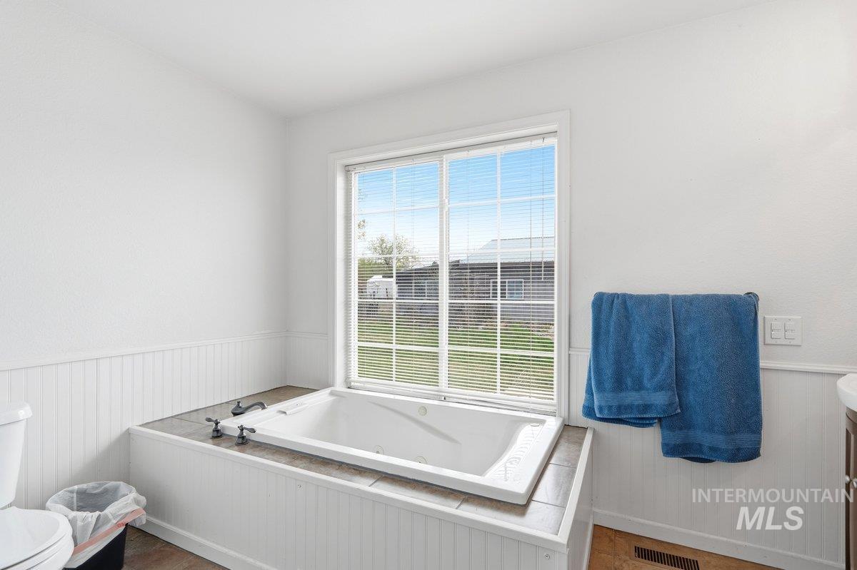 13108 S Madera Pl, Kuna, Idaho 83634-2650, 3 Bedrooms, 4 Bathrooms, Residential For Sale, Price $575,000,MLS 98980223