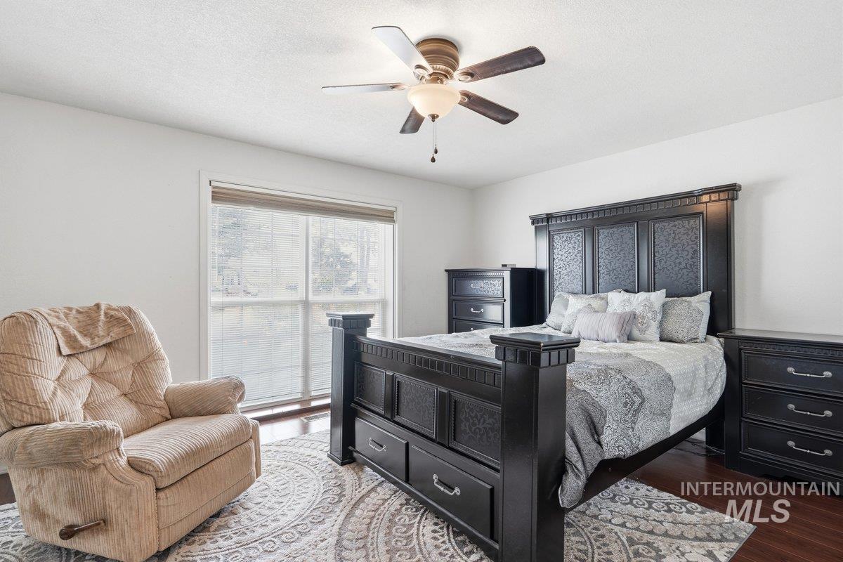 13108 S Madera Pl, Kuna, Idaho 83634-2650, 3 Bedrooms, 4 Bathrooms, Residential For Sale, Price $575,000,MLS 98980223