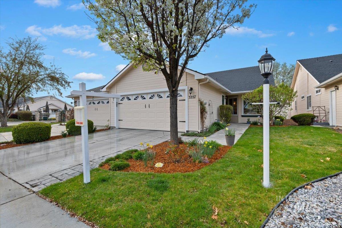 3357 W Fieldstream Ln, Meridian, Idaho 83646, 2 Bedrooms, 2 Bathrooms, Residential For Sale, Price $395,000,MLS 98980236