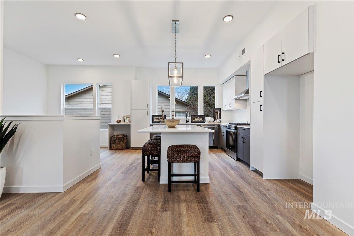 2025 S Makar Ln, Boise, Idaho 83706, 3 Bedrooms, 3 Bathrooms, Residential For Sale, Price $630,000,MLS 98980237