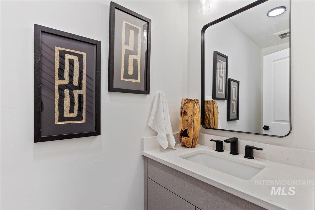 2025 S Makar Ln, Boise, Idaho 83706, 3 Bedrooms, 3 Bathrooms, Residential For Sale, Price $630,000,MLS 98980237