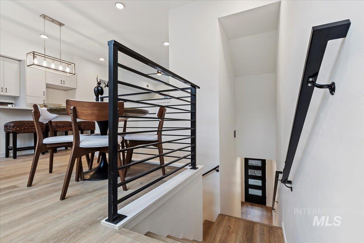 2025 S Makar Ln, Boise, Idaho 83706, 3 Bedrooms, 3 Bathrooms, Residential For Sale, Price $630,000,MLS 98980237