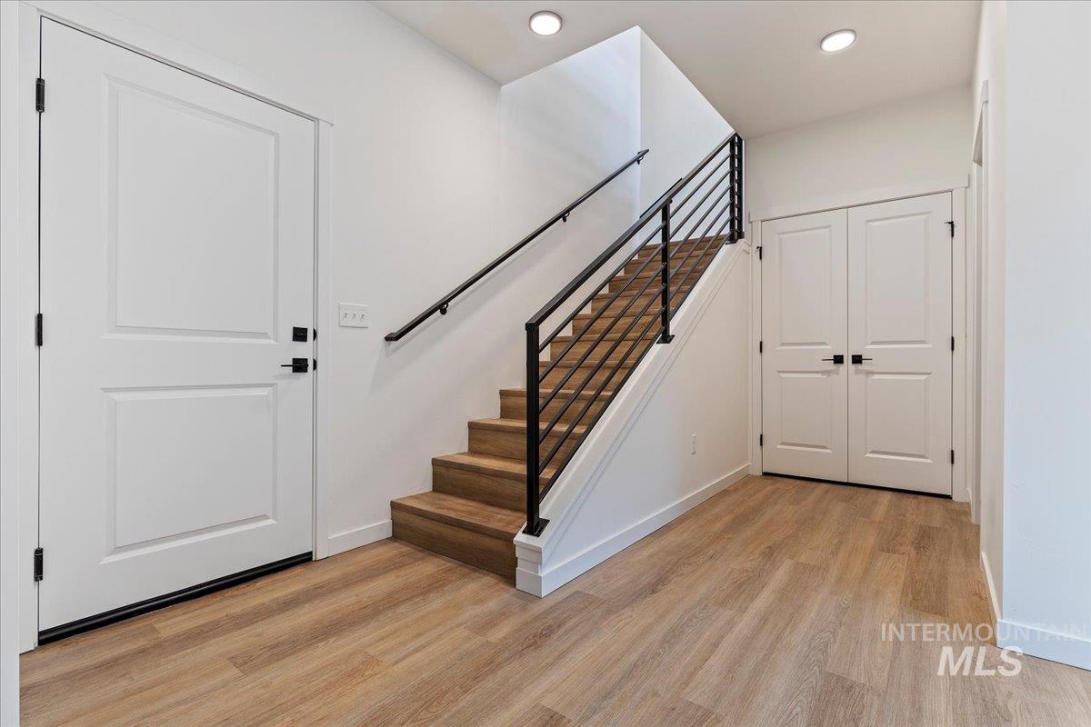 2025 S Makar Ln, Boise, Idaho 83706, 3 Bedrooms, 3 Bathrooms, Residential For Sale, Price $630,000,MLS 98980237