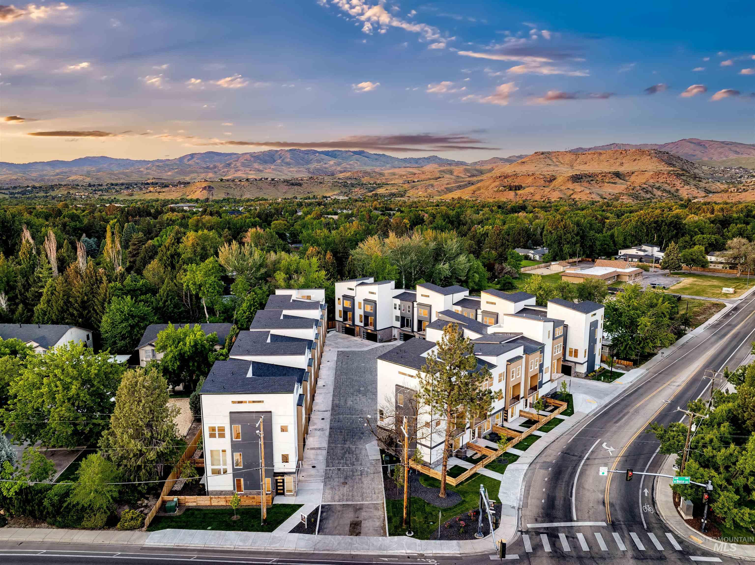 2025 S Makar Ln, Boise, Idaho 83706, 3 Bedrooms, 3 Bathrooms, Residential For Sale, Price $630,000,MLS 98980237