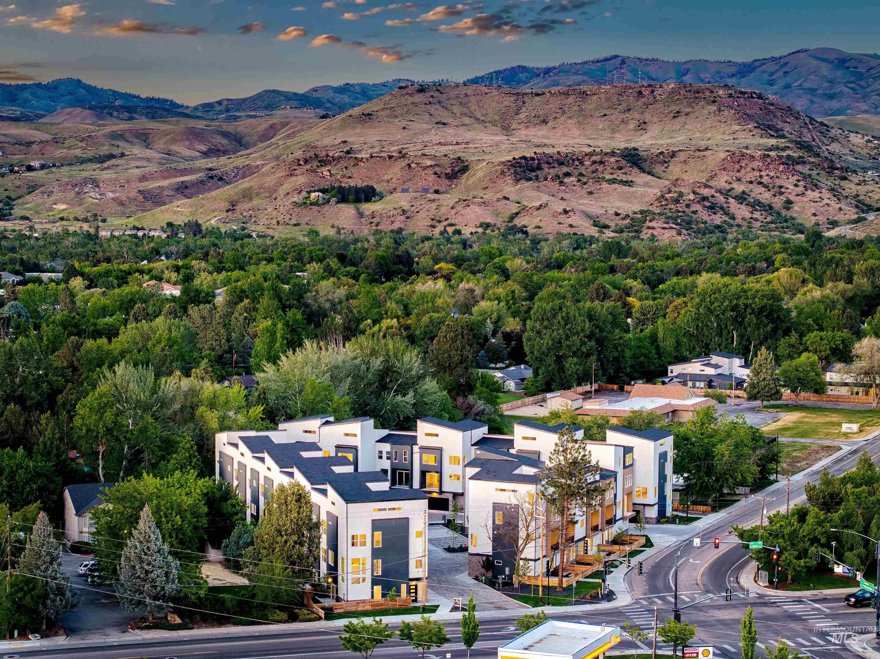 2025 S Makar Ln, Boise, Idaho 83706, 3 Bedrooms, 3 Bathrooms, Residential For Sale, Price $630,000,MLS 98980237