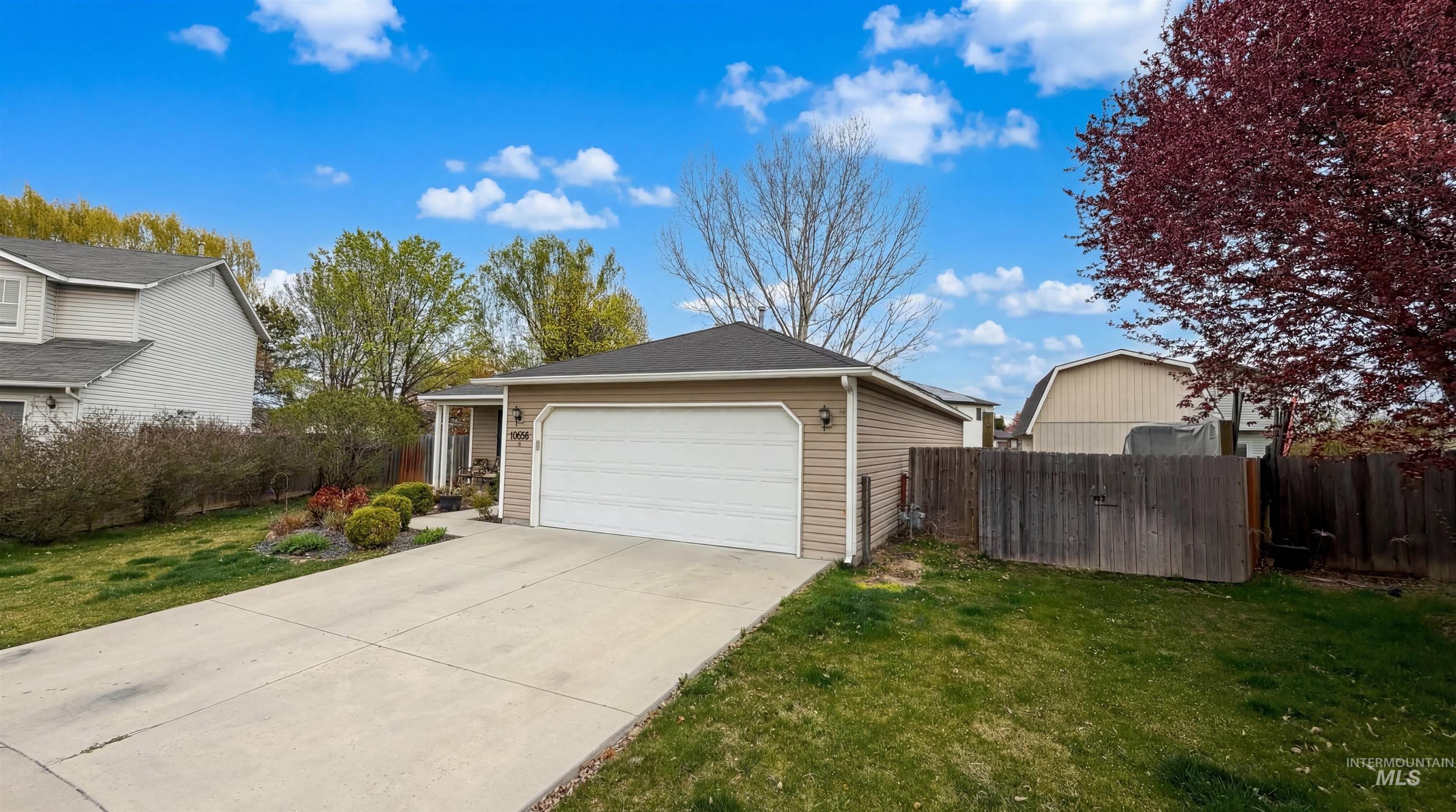 16056 N Pelican Butte Dr, Nampa, Idaho 83651, 3 Bedrooms, 2 Bathrooms, Residential For Sale, Price $360,000,MLS 98980242