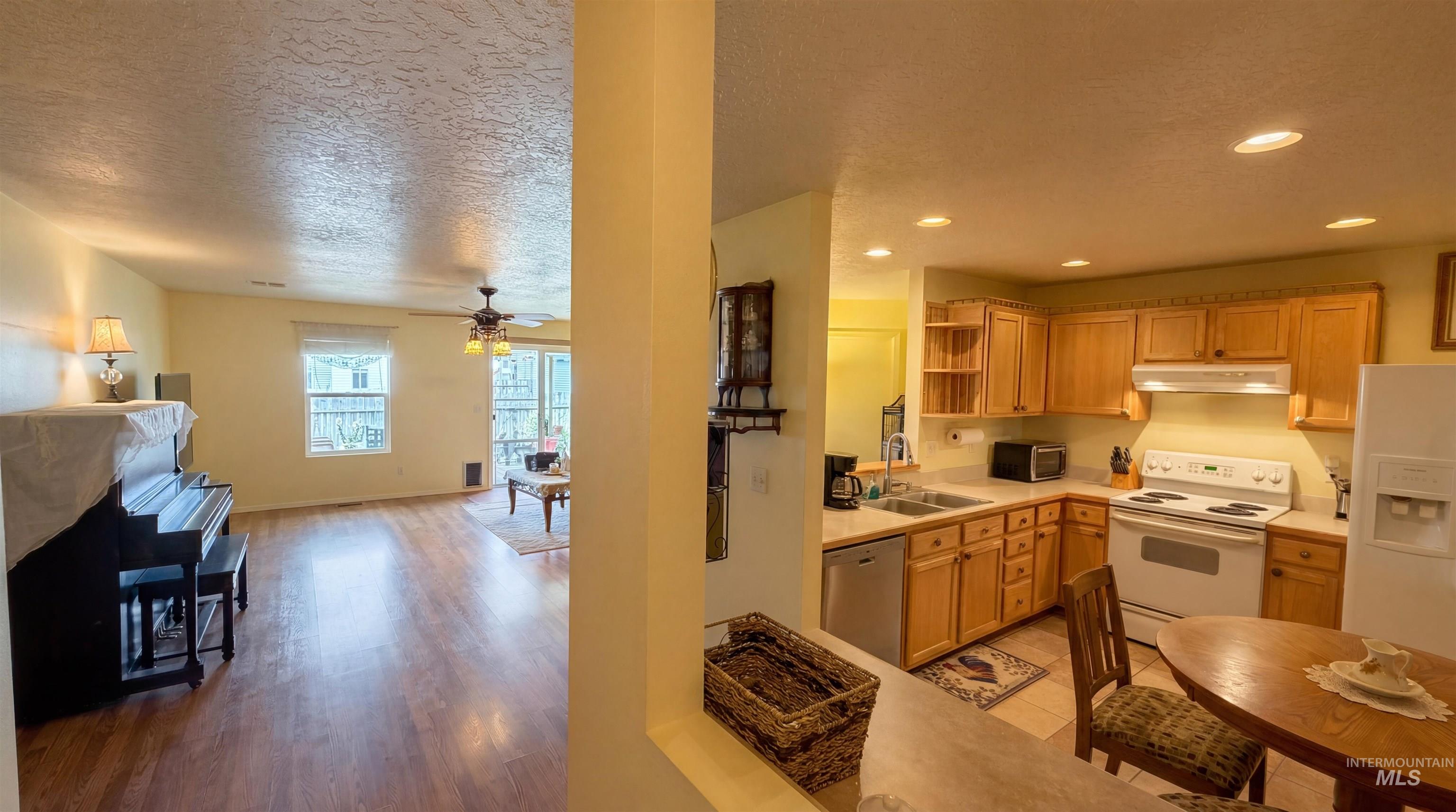 16056 N Pelican Butte Dr, Nampa, Idaho 83651, 3 Bedrooms, 2 Bathrooms, Residential For Sale, Price $360,000,MLS 98980242