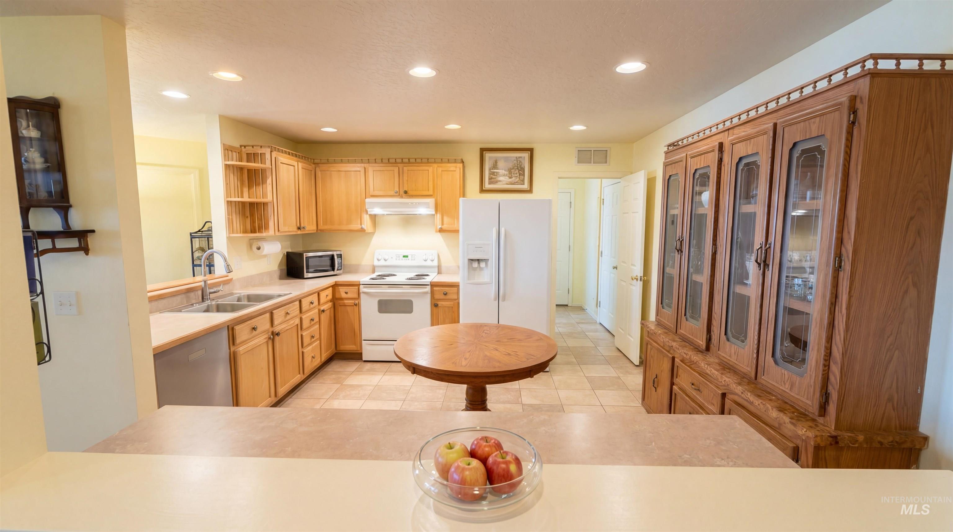 16056 N Pelican Butte Dr, Nampa, Idaho 83651, 3 Bedrooms, 2 Bathrooms, Residential For Sale, Price $360,000,MLS 98980242