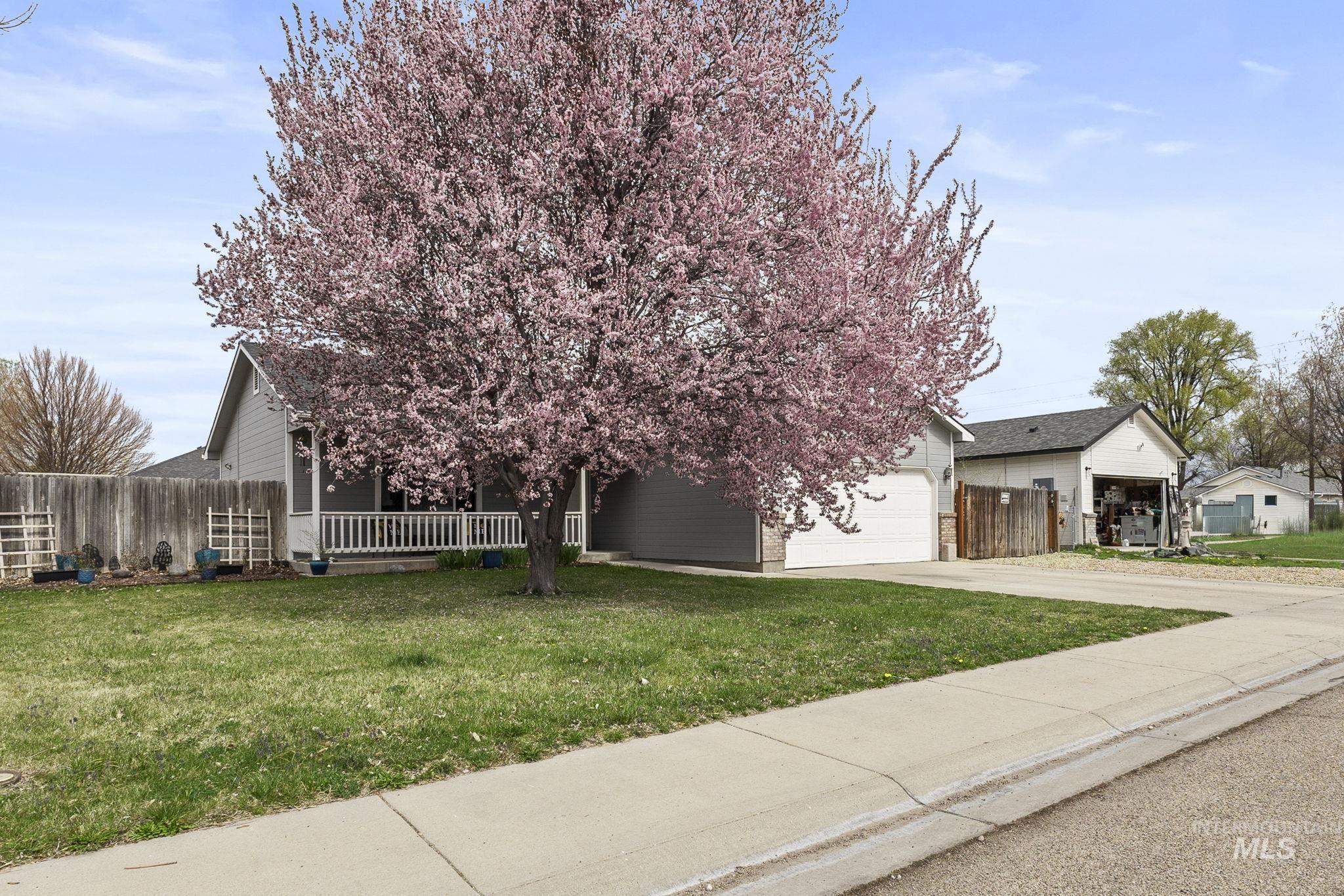 1026 W Edwards Ave, Nampa, Idaho 83686-8167, 3 Bedrooms, 2 Bathrooms, Residential For Sale, Price $349,900,MLS 98980246