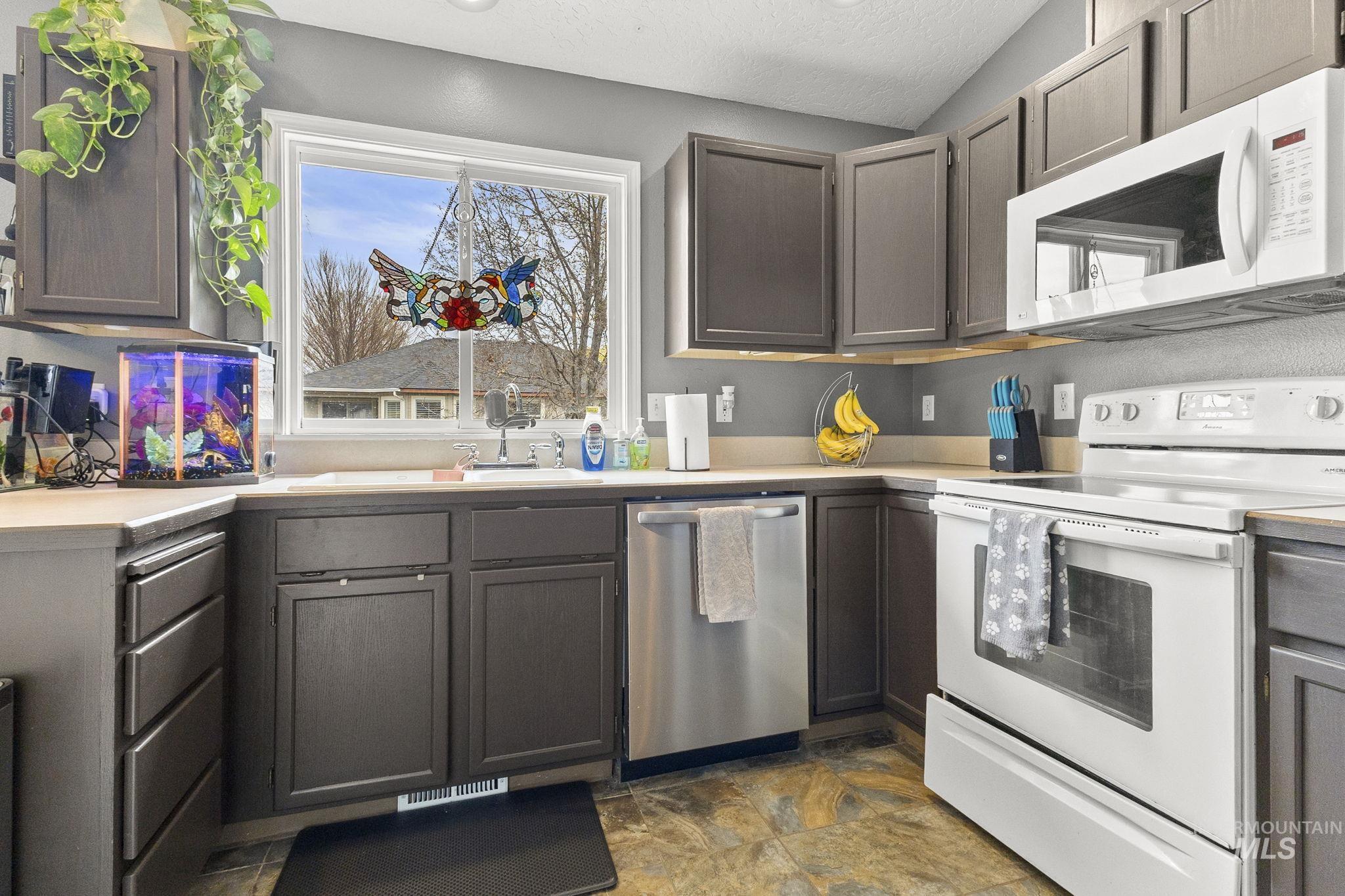 1026 W Edwards Ave, Nampa, Idaho 83686-8167, 3 Bedrooms, 2 Bathrooms, Residential For Sale, Price $349,900,MLS 98980246