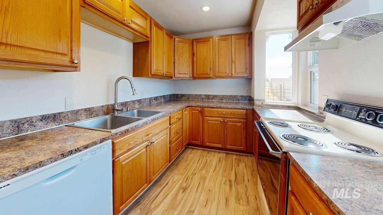 2465 19th St., Clarkston, Washington 99403, 3 Bedrooms, 1.5 Bathrooms, Residential Income For Sale, Price $365,000, 98980247