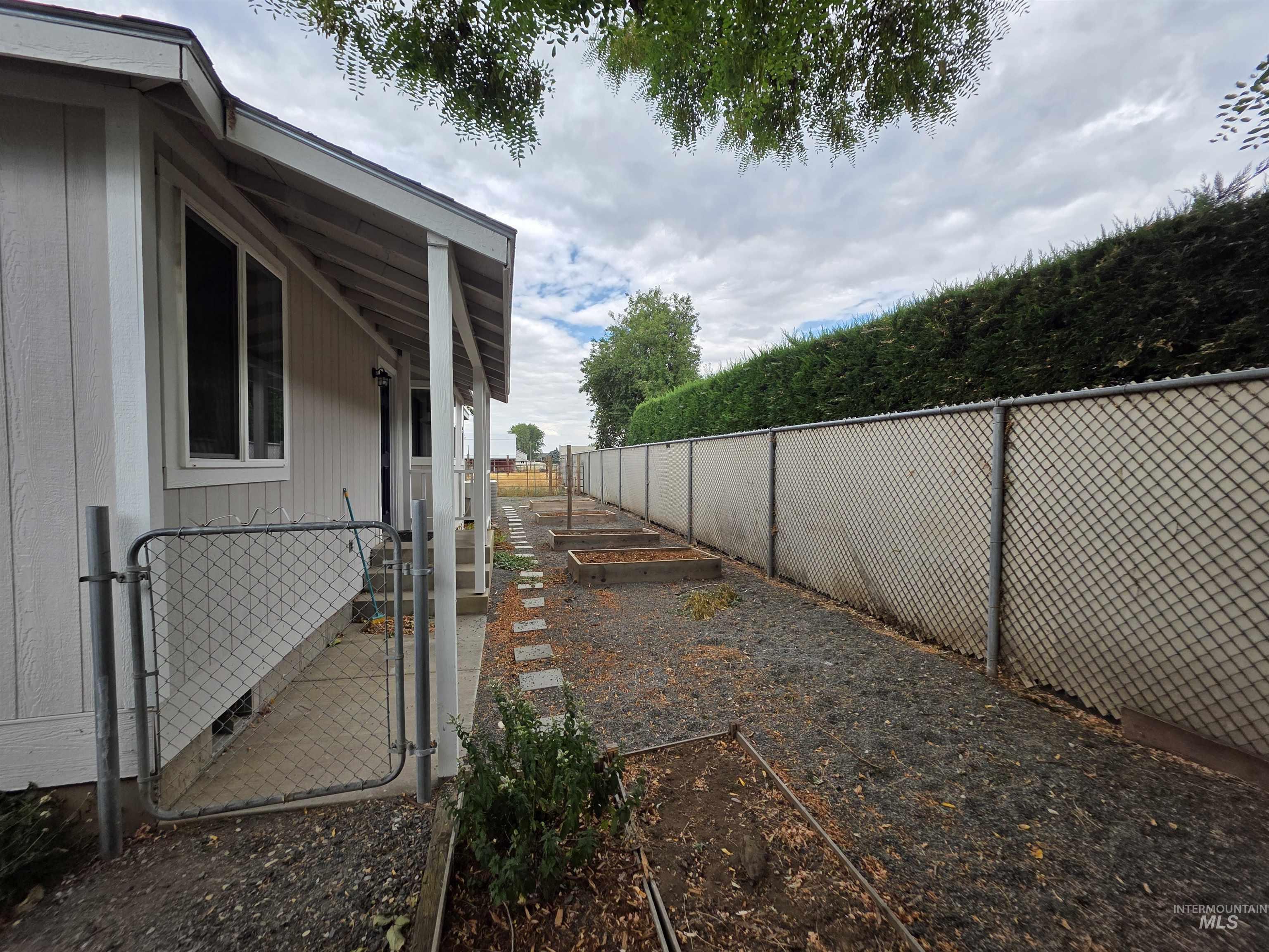 2465 19th St., Clarkston, Washington 99403, 3 Bedrooms, 1.5 Bathrooms, Residential Income For Sale, Price $365,000, 98980247