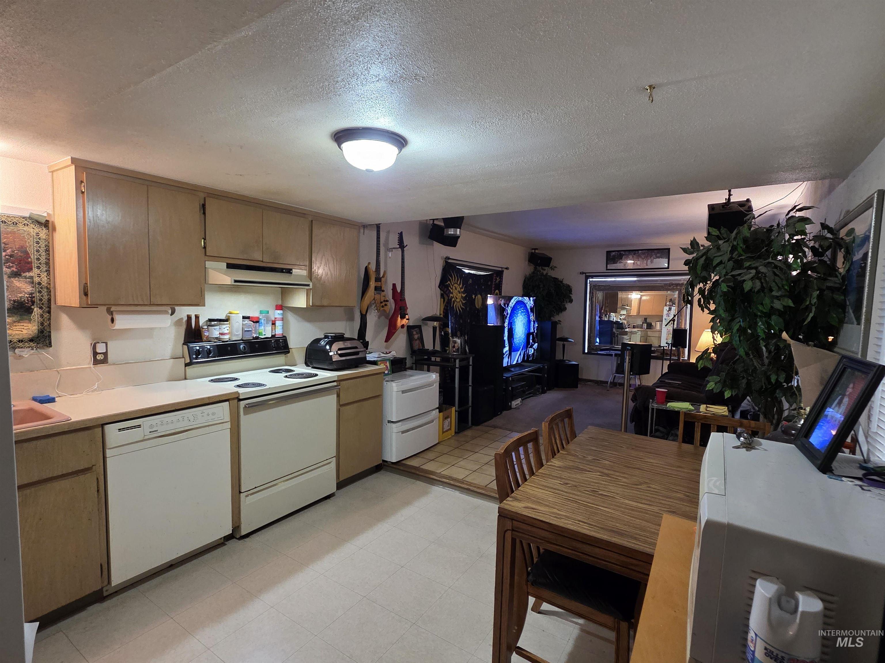 2465 19th St., Clarkston, Washington 99403, 3 Bedrooms, 1.5 Bathrooms, Residential Income For Sale, Price $365,000, 98980247