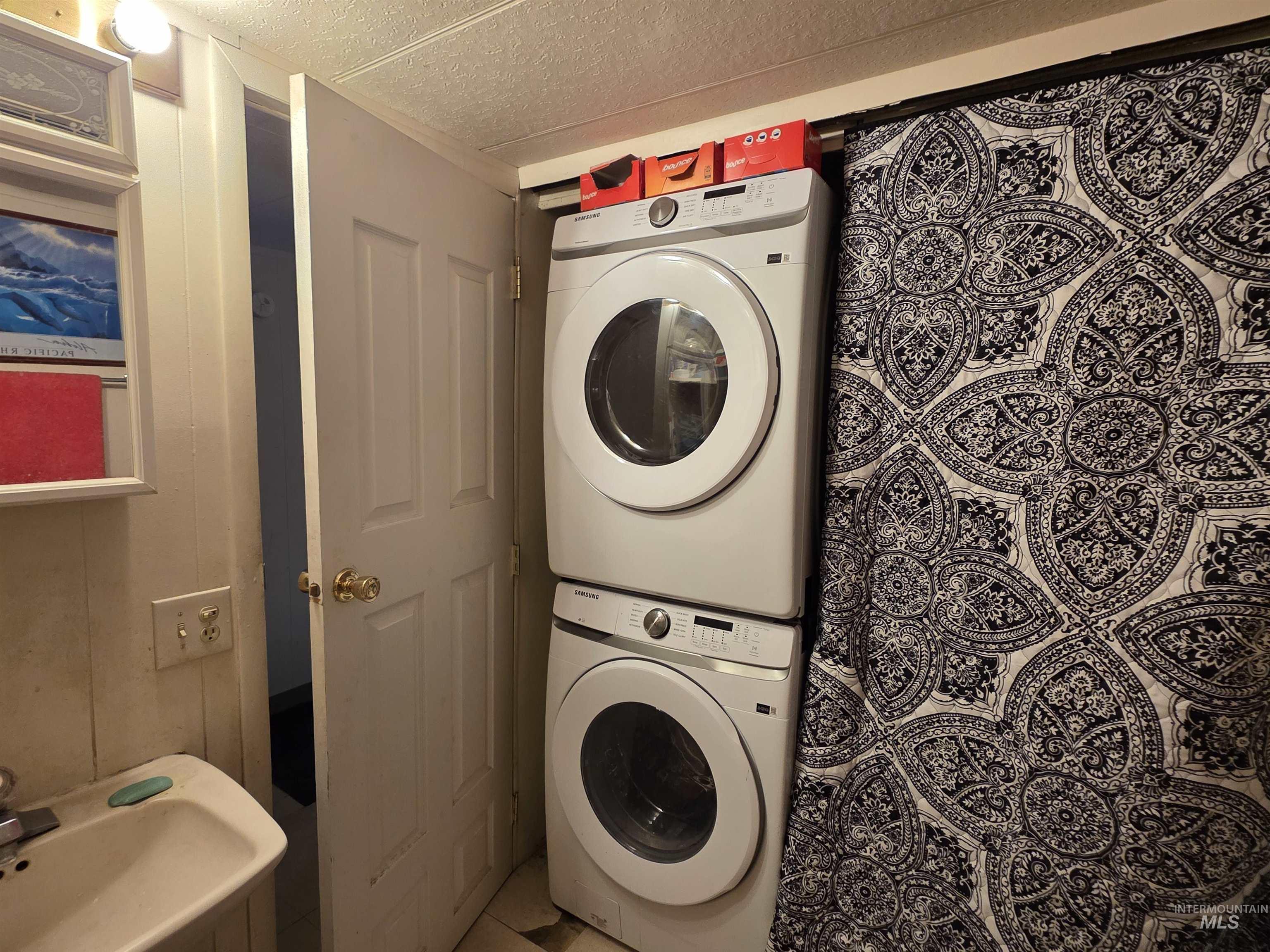 2465 19th St., Clarkston, Washington 99403, 3 Bedrooms, 1.5 Bathrooms, Residential Income For Sale, Price $365,000, 98980247