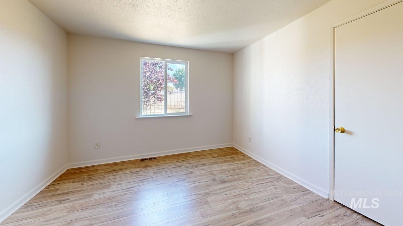 2465 19th St., Clarkston, Washington 99403, 3 Bedrooms, 1.5 Bathrooms, Residential Income For Sale, Price $365,000, 98980247