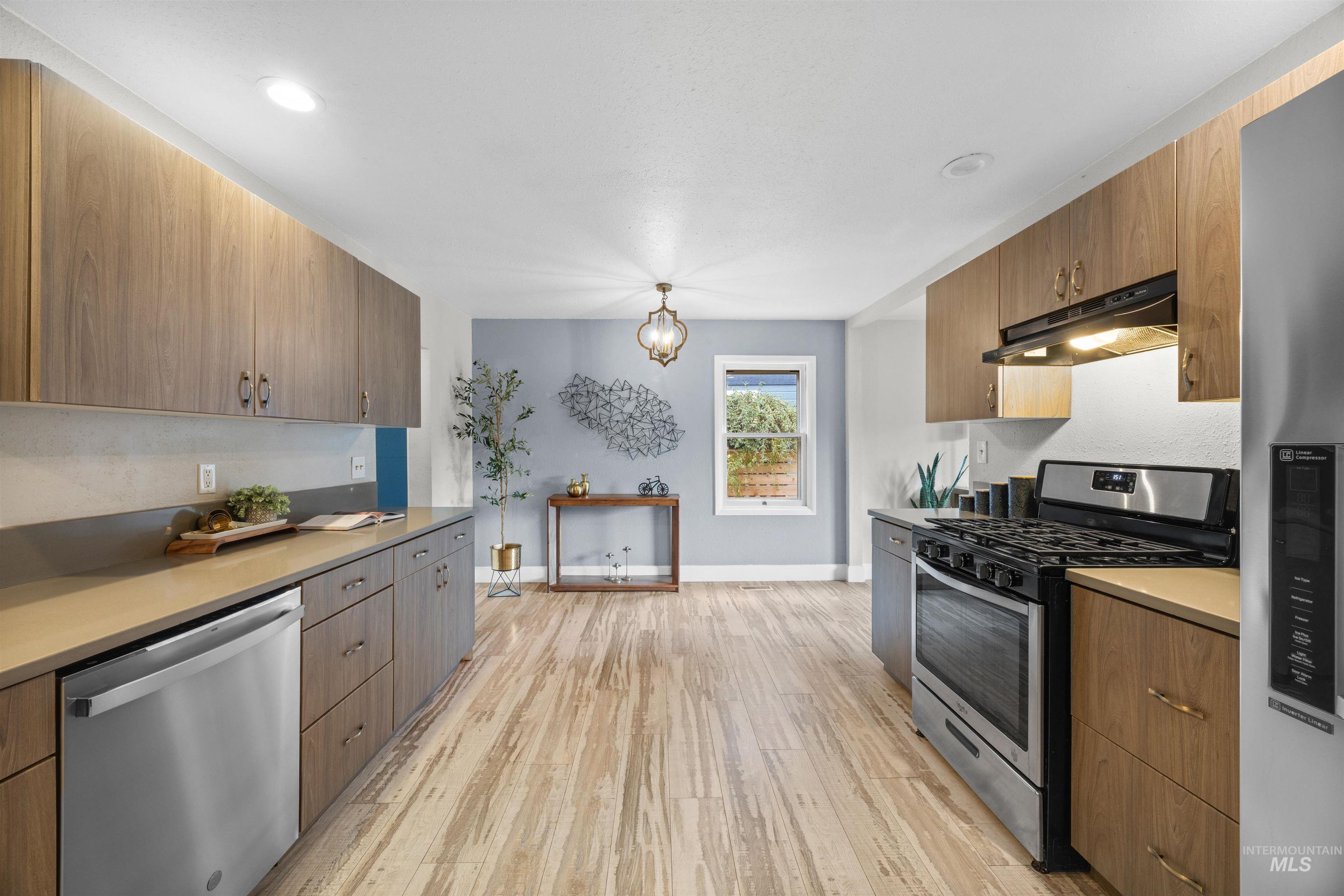 916 E McKinley Street, Boise, Idaho 83712, 5 Bedrooms, 2 Bathrooms, Residential For Sale, Price $759,900,MLS 98980248