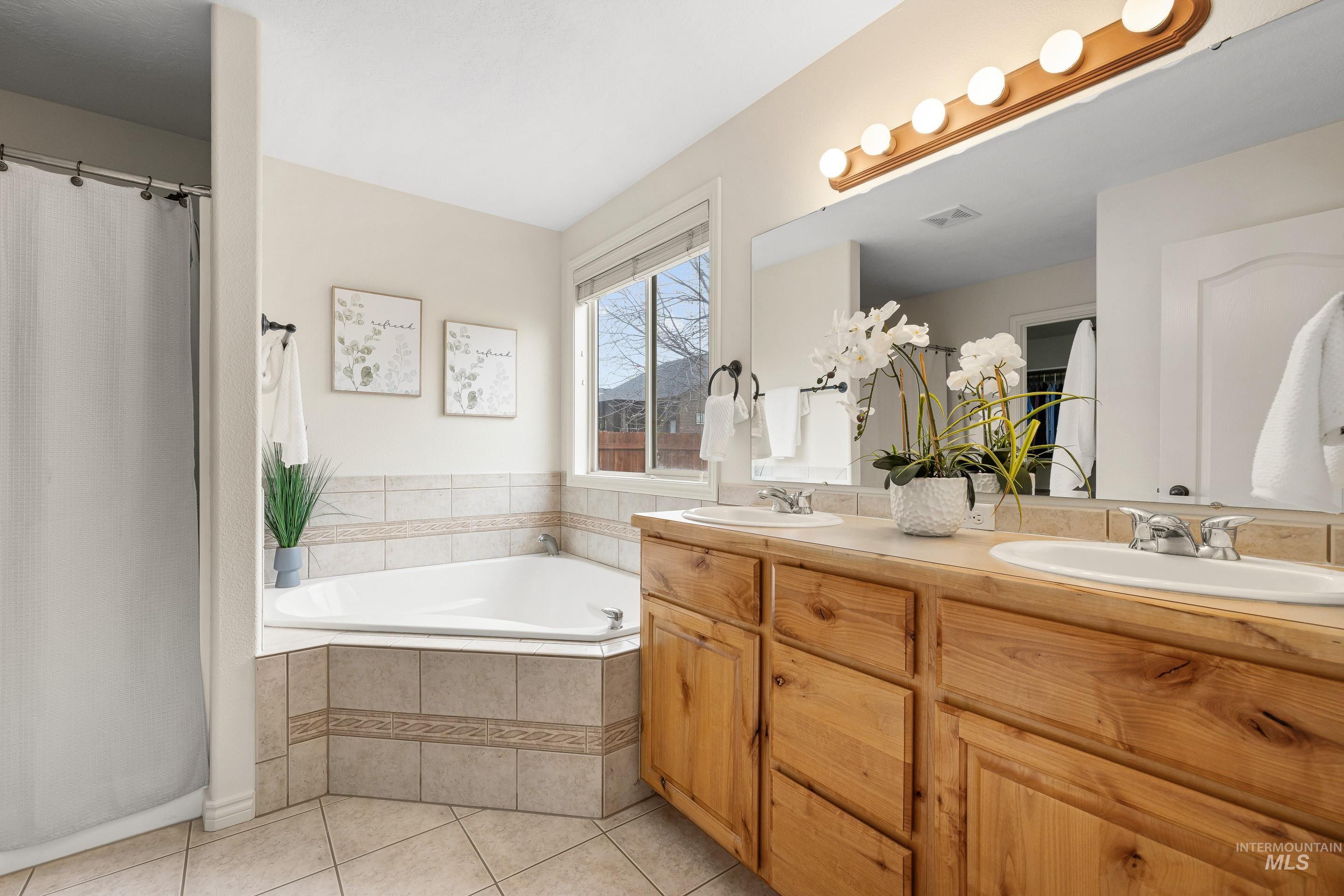 7769 W Estrella Dr, Boise, Idaho 83709, 3 Bedrooms, 2 Bathrooms, Residential For Sale, Price $524,900,MLS 98980249