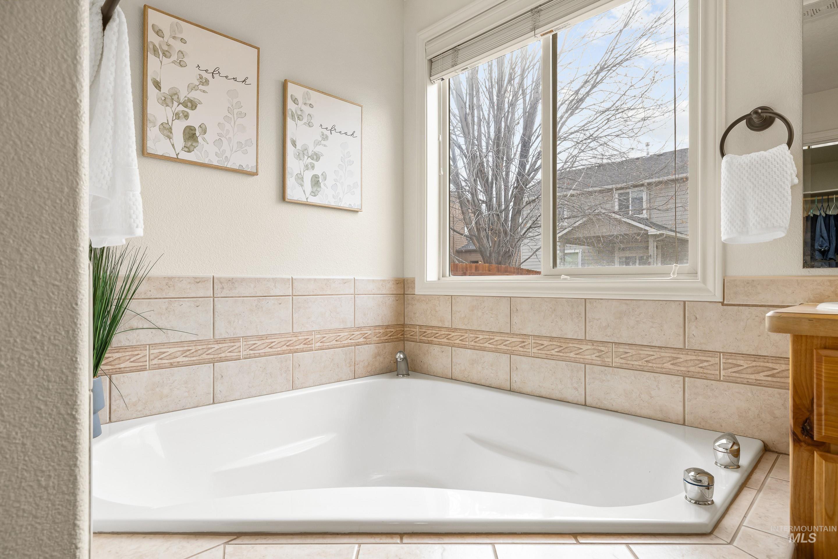 7769 W Estrella Dr, Boise, Idaho 83709, 3 Bedrooms, 2 Bathrooms, Residential For Sale, Price $524,900,MLS 98980249