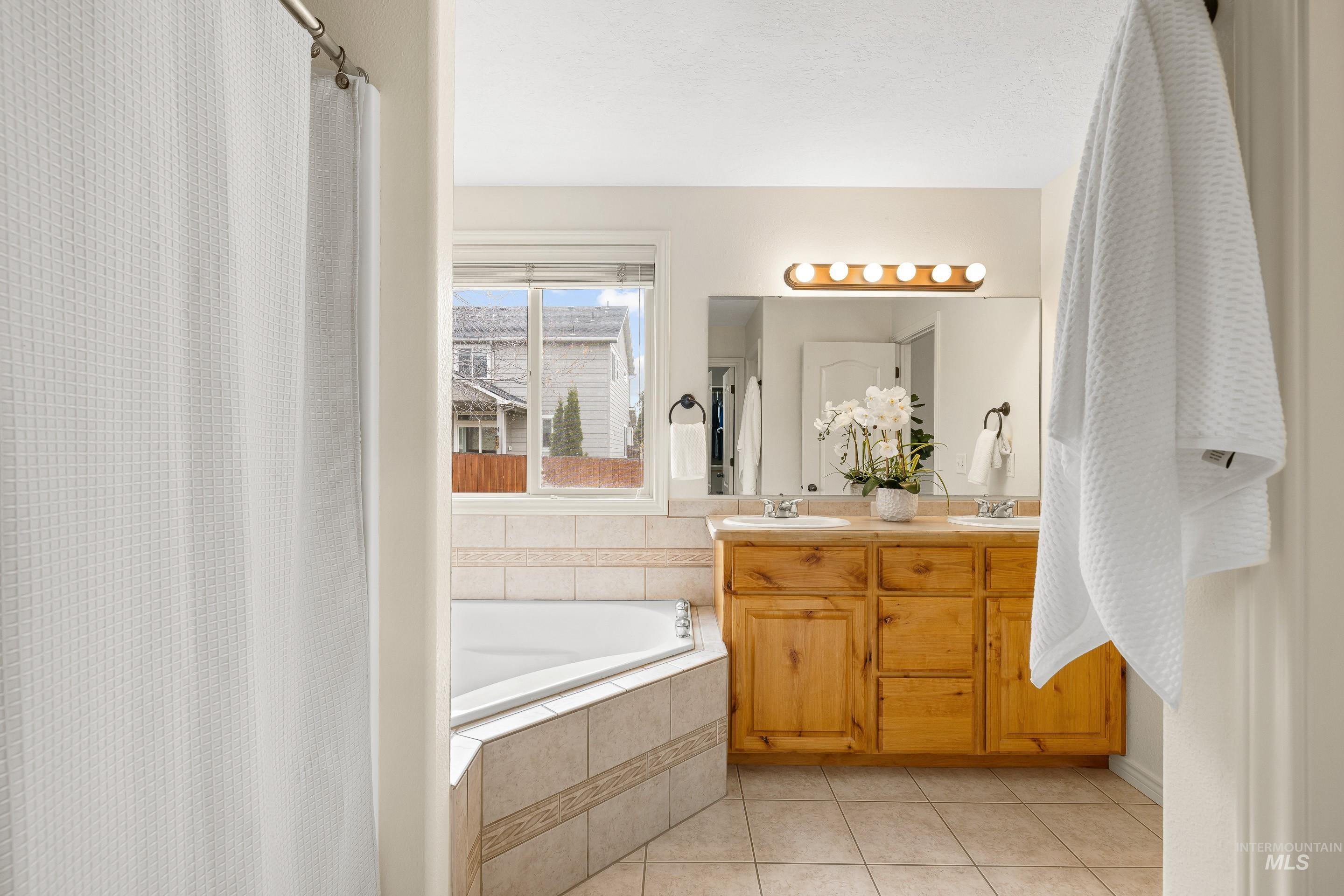 7769 W Estrella Dr, Boise, Idaho 83709, 3 Bedrooms, 2 Bathrooms, Residential For Sale, Price $524,900,MLS 98980249