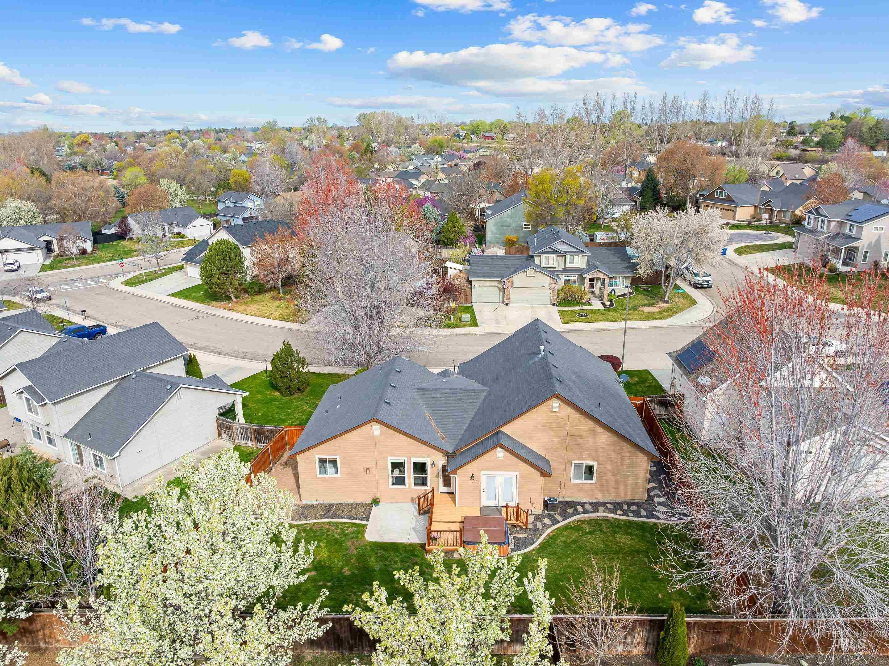 7769 W Estrella Dr, Boise, Idaho 83709, 3 Bedrooms, 2 Bathrooms, Residential For Sale, Price $524,900,MLS 98980249