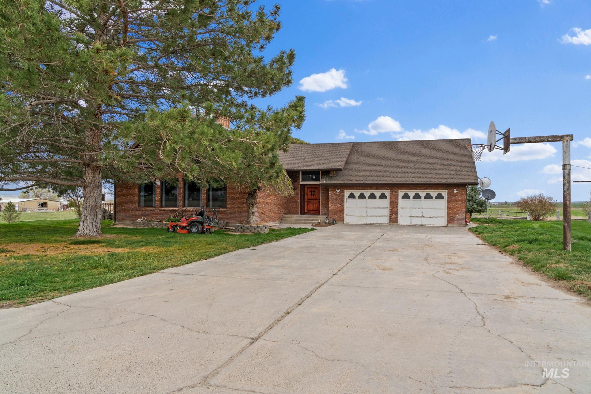 3154 N 4750 E, Murtaugh, Idaho 83344, 6 Bedrooms, 4 Bathrooms, Residential For Sale, Price $625,000,MLS 98980250