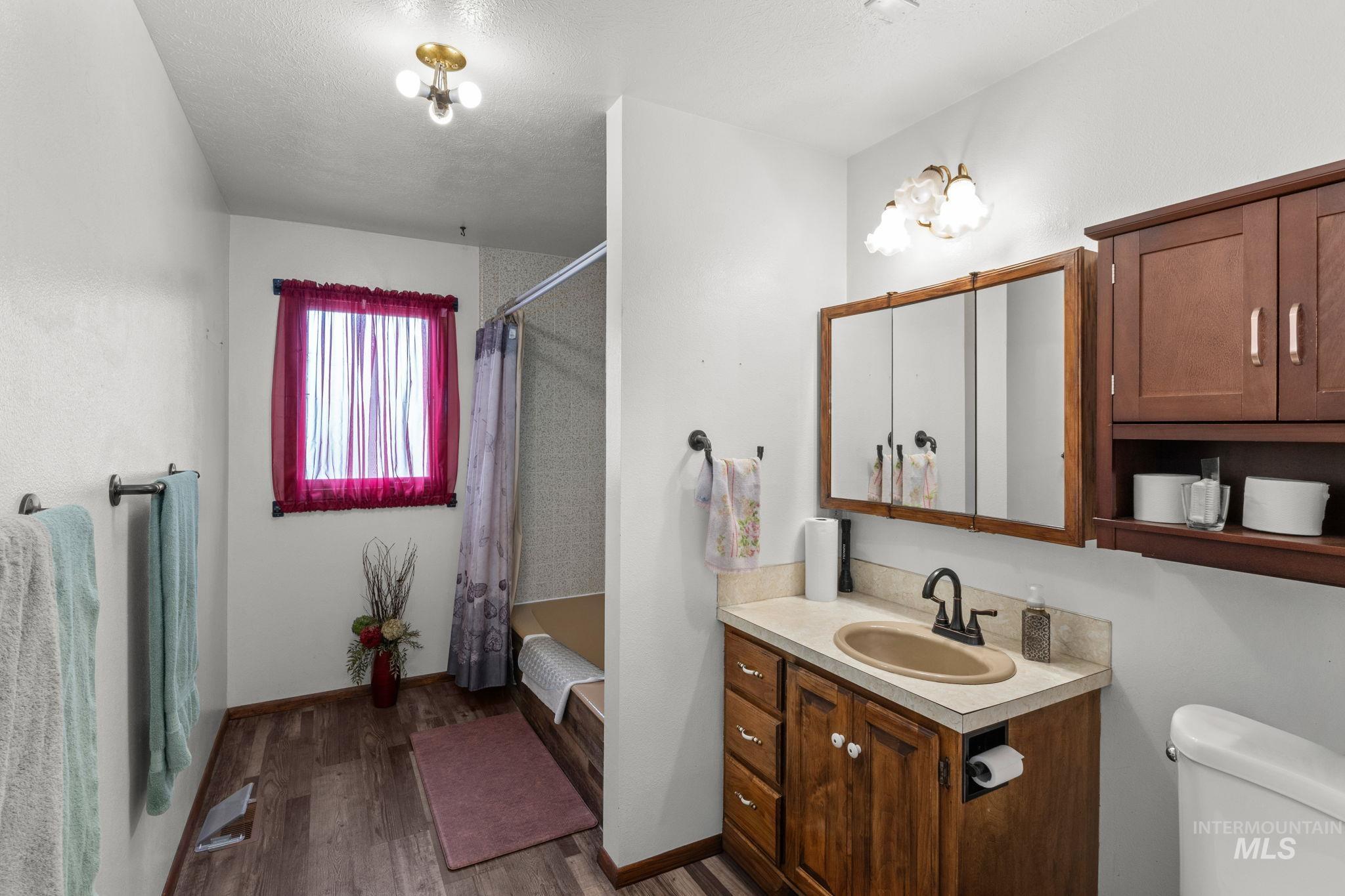 3154 N 4750 E, Murtaugh, Idaho 83344, 6 Bedrooms, 4 Bathrooms, Residential For Sale, Price $625,000,MLS 98980250