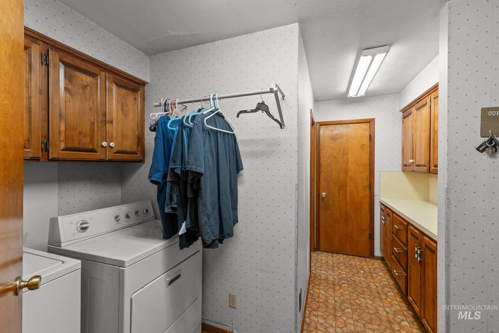 3154 N 4750 E, Murtaugh, Idaho 83344, 6 Bedrooms, 4 Bathrooms, Residential For Sale, Price $595,000,MLS 98980250