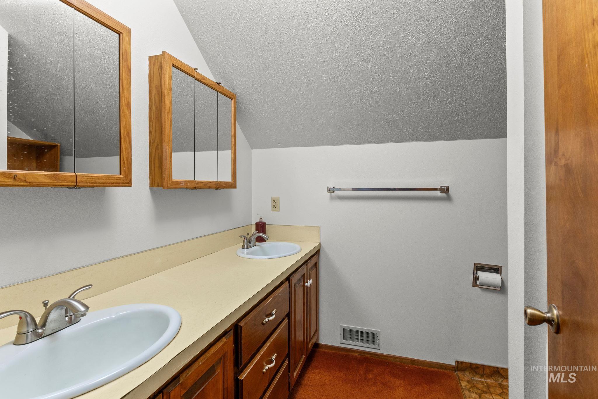 3154 N 4750 E, Murtaugh, Idaho 83344, 6 Bedrooms, 4 Bathrooms, Residential For Sale, Price $595,000,MLS 98980250