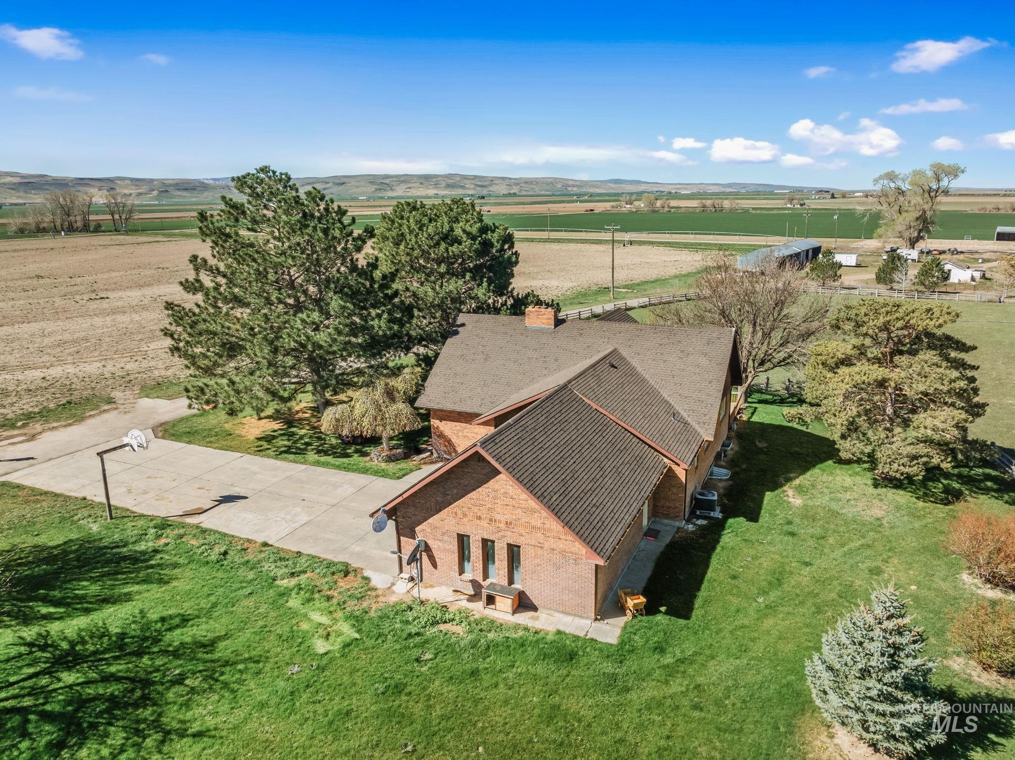 3154 N 4750 E, Murtaugh, Idaho 83344, 6 Bedrooms, 4 Bathrooms, Residential For Sale, Price $595,000,MLS 98980250