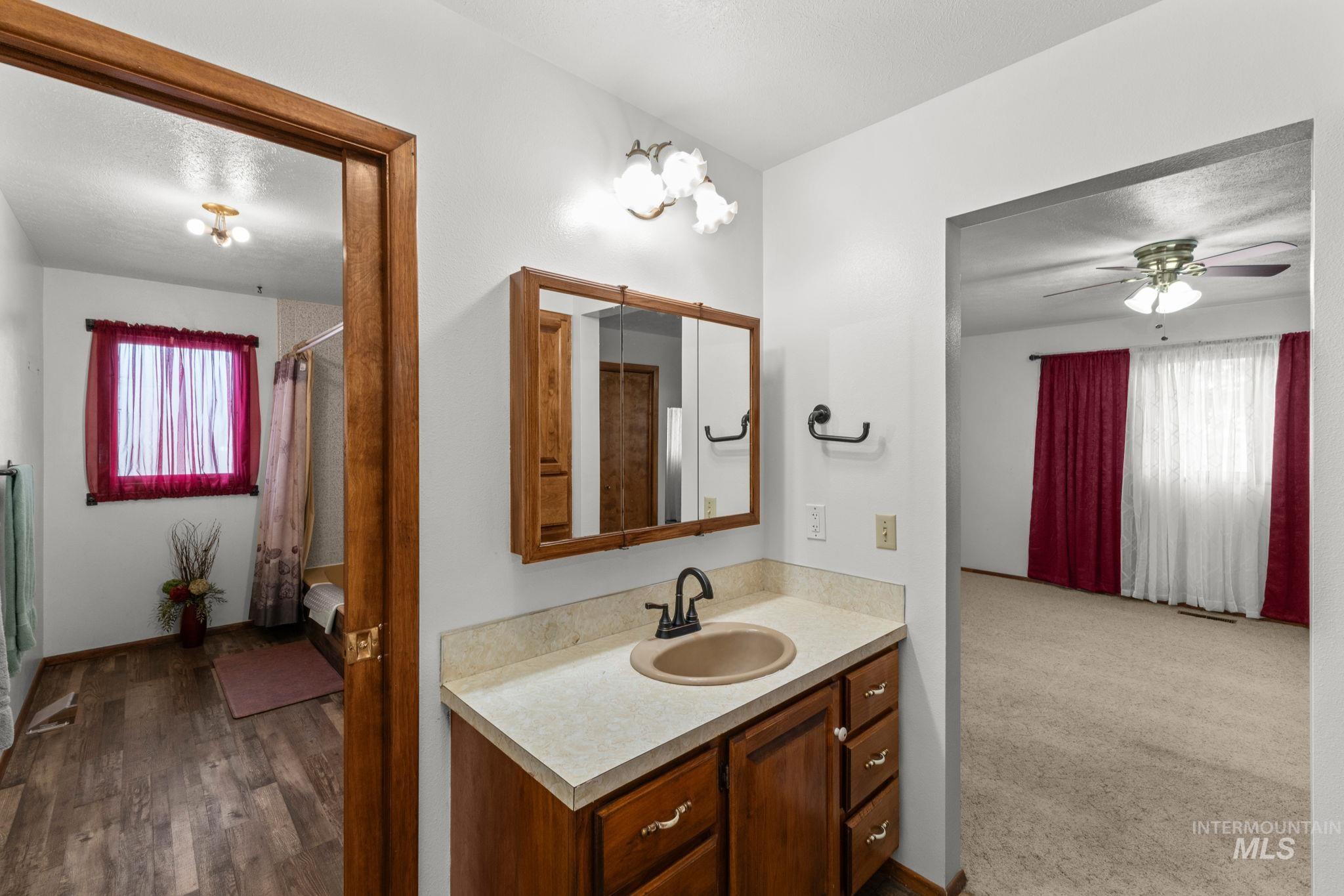 3154 N 4750 E, Murtaugh, Idaho 83344, 6 Bedrooms, 4 Bathrooms, Residential For Sale, Price $625,000,MLS 98980250