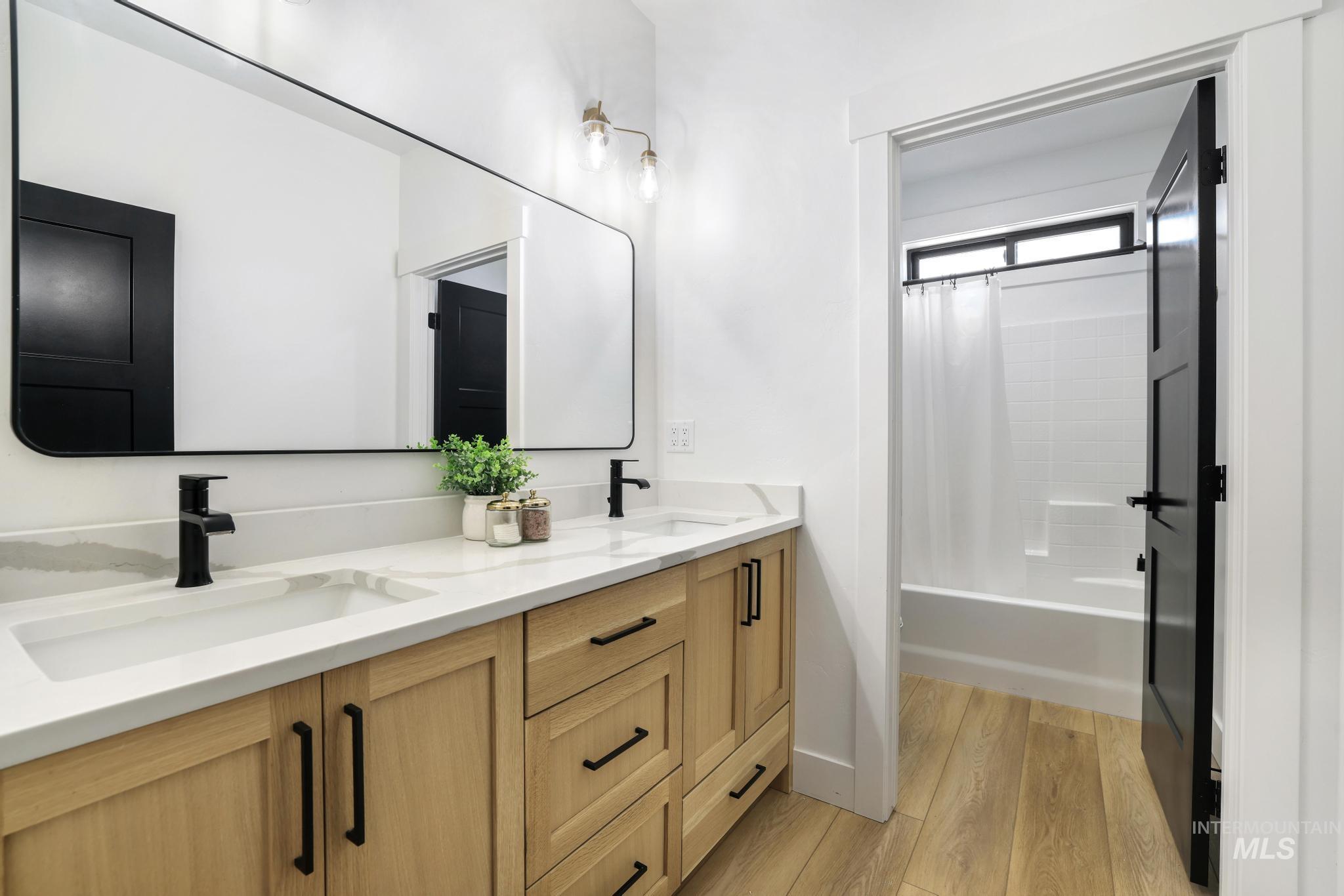 4288 N 2400 E, Filer, Idaho 83328, 6 Bedrooms, 3.5 Bathrooms, Residential For Sale, Price $1,600,000,MLS 98980267