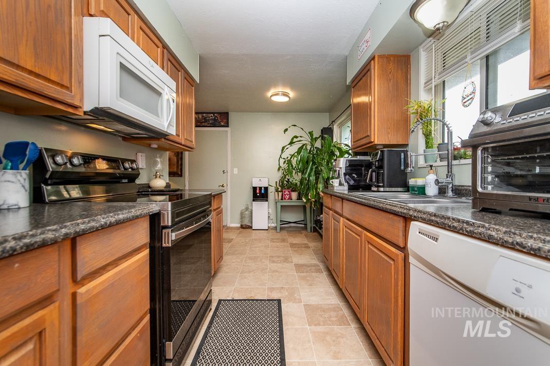 1045 E 16th N, Mountain Home, Idaho 83647, 3 Bedrooms, 1 Bathroom, Residential For Sale, Price $260,000, 98980271