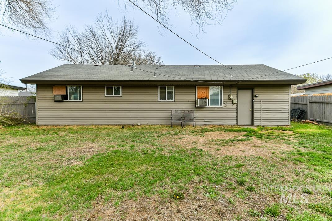 1045 E 16th N, Mountain Home, Idaho 83647, 3 Bedrooms, 1 Bathroom, Residential For Sale, Price $260,000, 98980271
