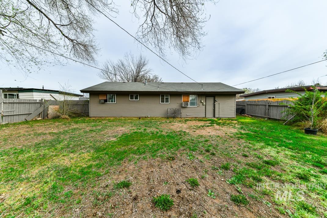 1045 E 16th N, Mountain Home, Idaho 83647, 3 Bedrooms, 1 Bathroom, Residential For Sale, Price $260,000, 98980271