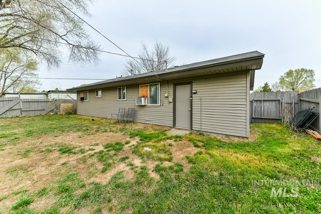 1045 E 16th N, Mountain Home, Idaho 83647, 3 Bedrooms, 1 Bathroom, Residential For Sale, Price $260,000, 98980271